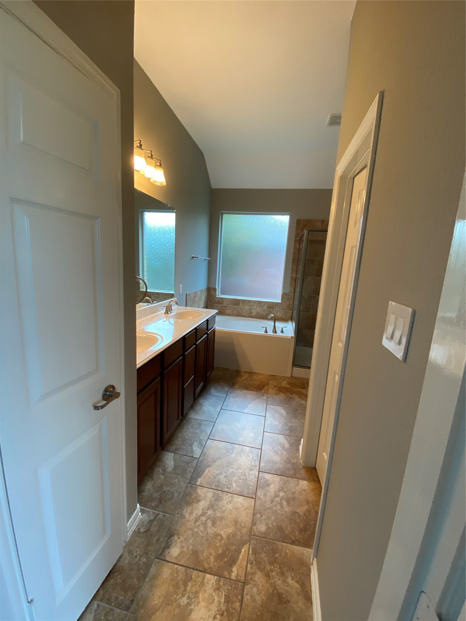 42 Black Swan Court Property Photo 29