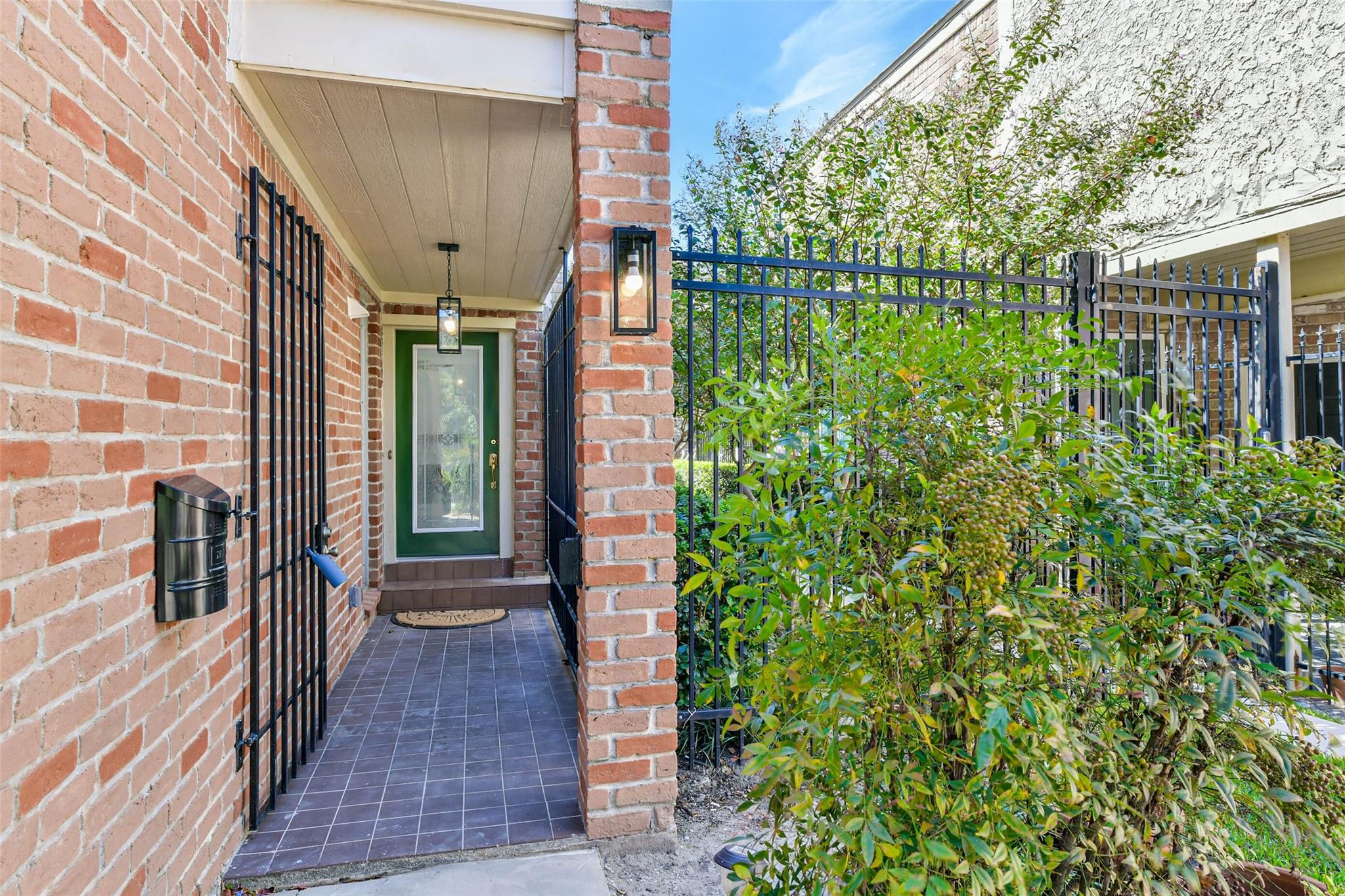 2604 Mid Lane Property Photo 3