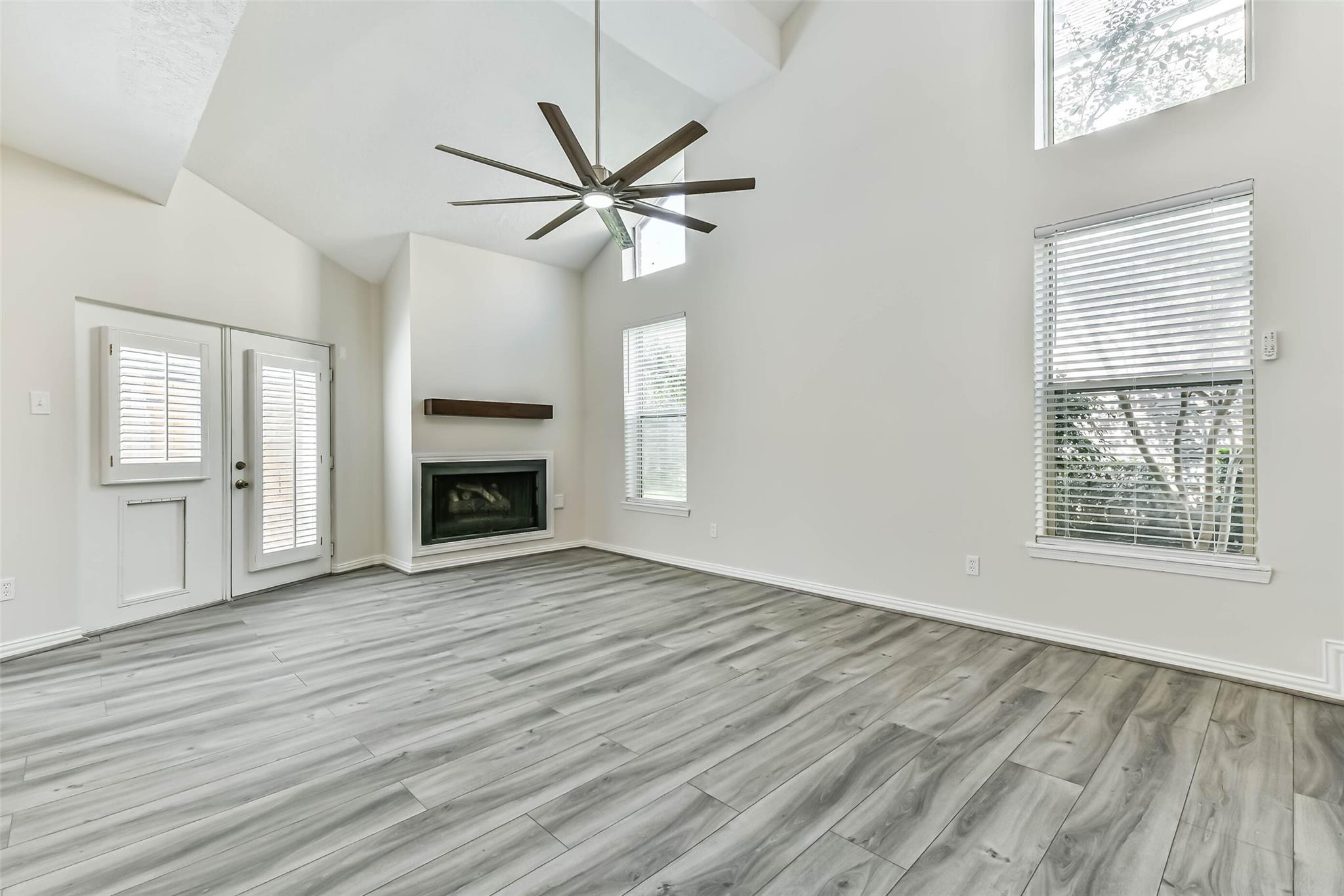 2604 Mid Lane Property Photo 5