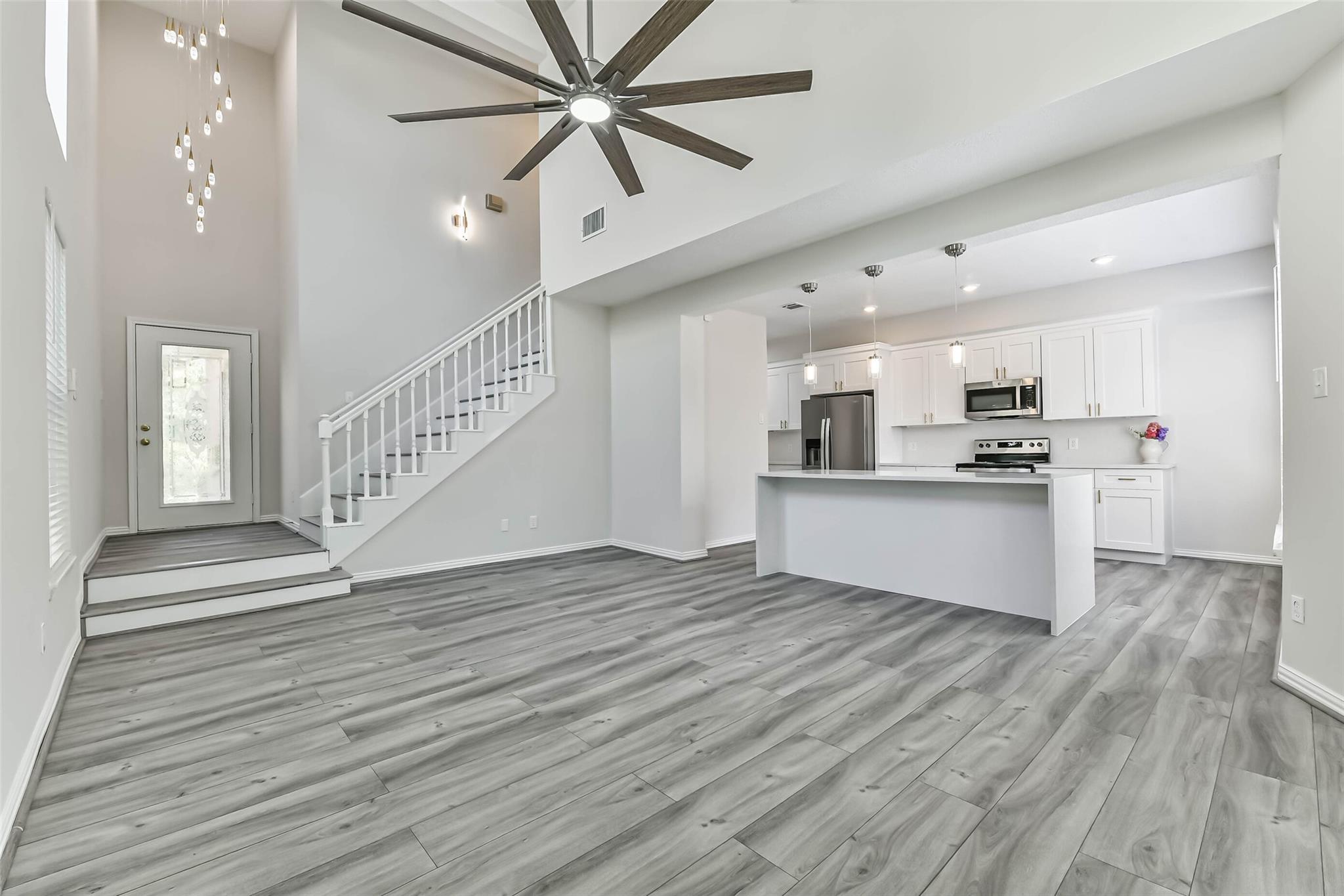 2604 Mid Lane Property Photo 9