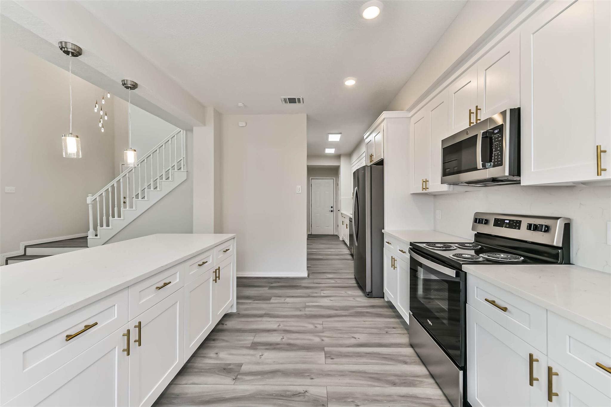 2604 Mid Lane Property Photo 12