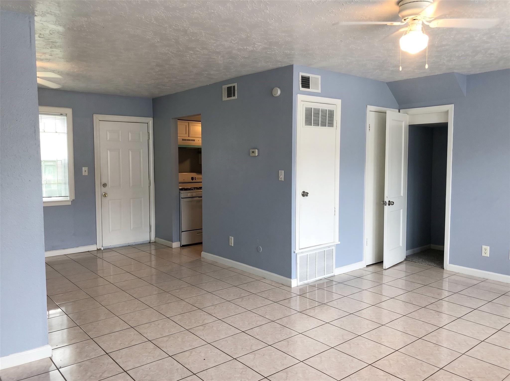 9714 Galaxy Street, Houston Tx 77078 Property Photo 3