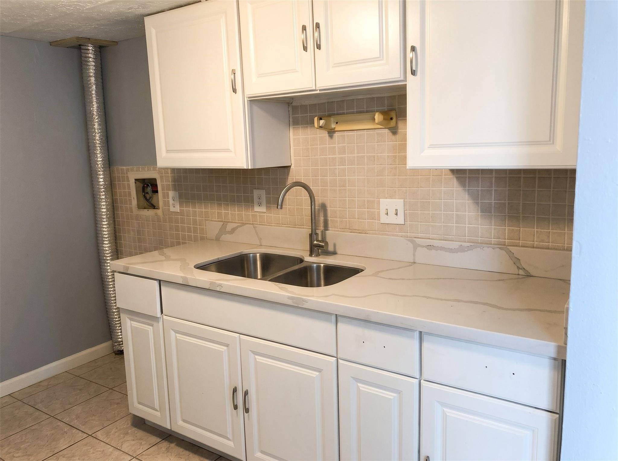 9714 Galaxy Street, Houston Tx 77078 Property Photo 5