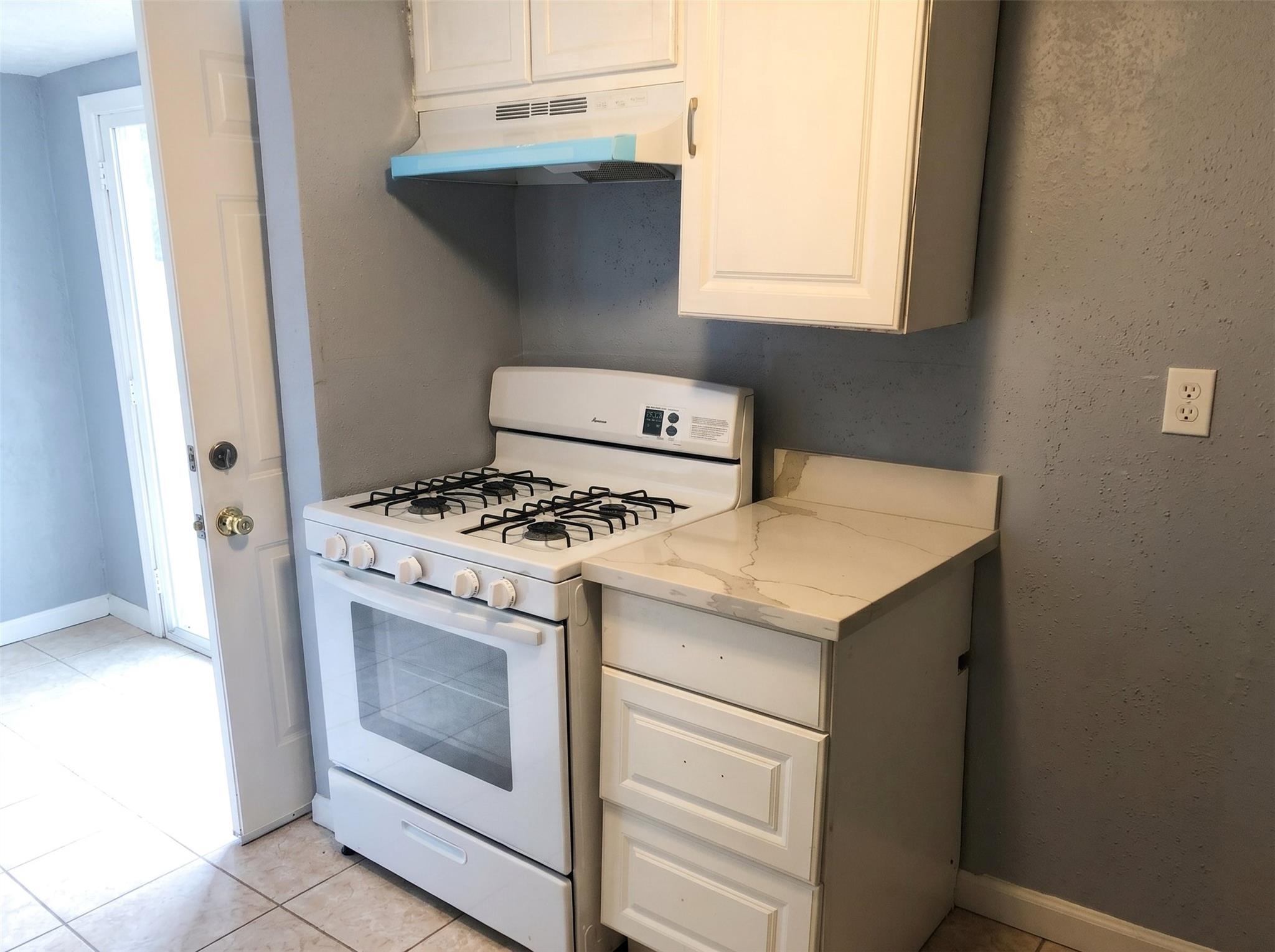 9714 Galaxy Street, Houston Tx 77078 Property Photo 6