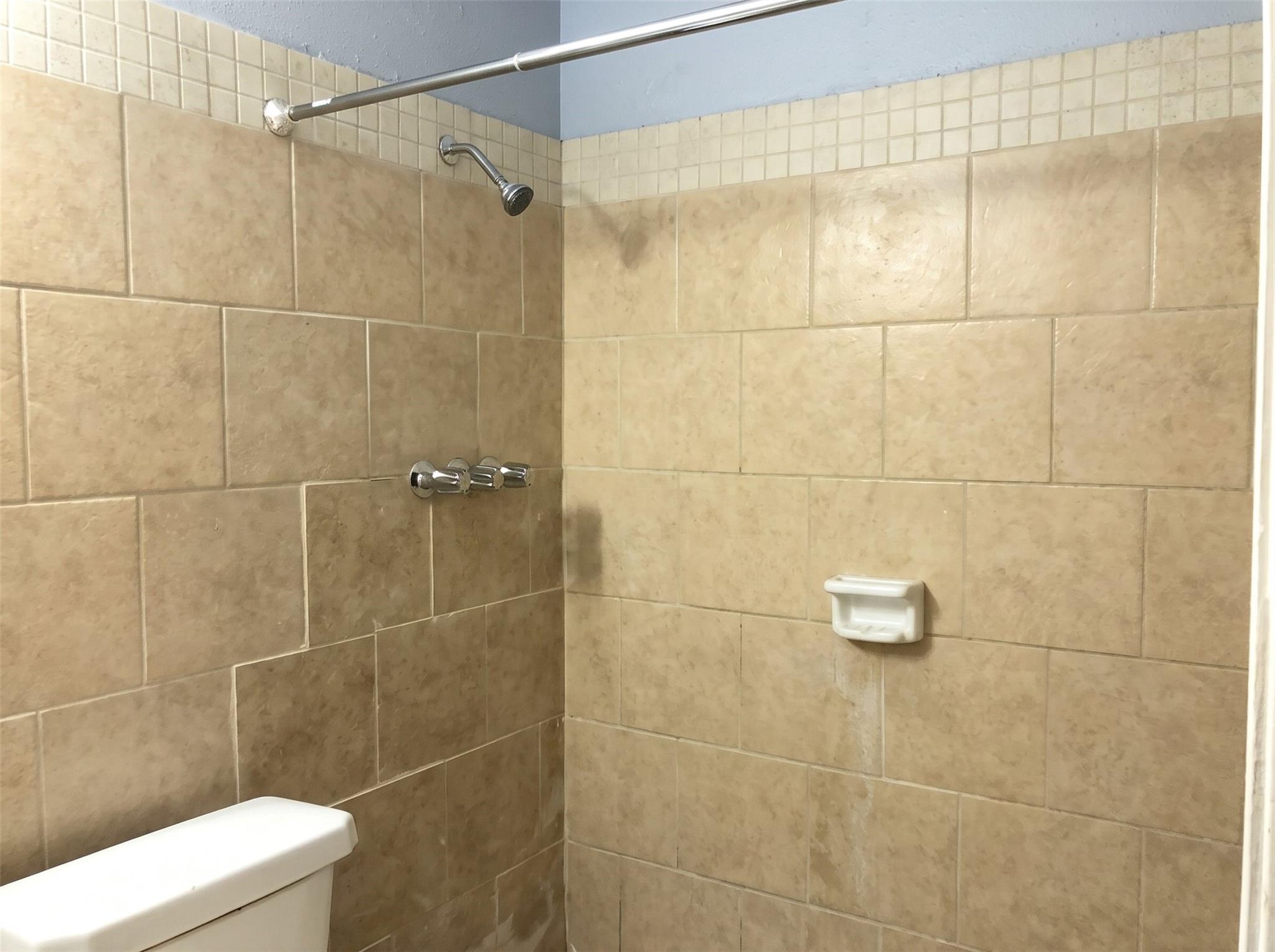 9714 Galaxy Street, Houston Tx 77078 Property Photo 11
