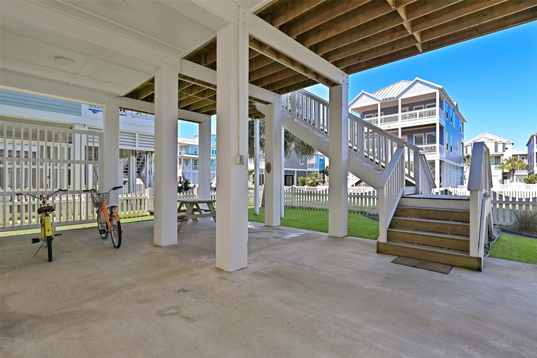 3827 Neptune Property Photo 40