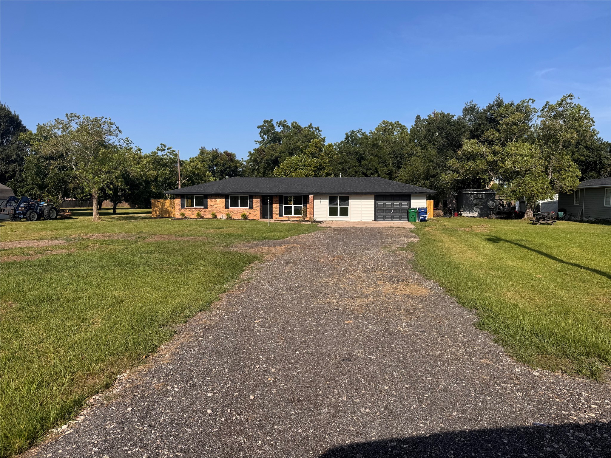 909 S Downing Road Property Photo 1