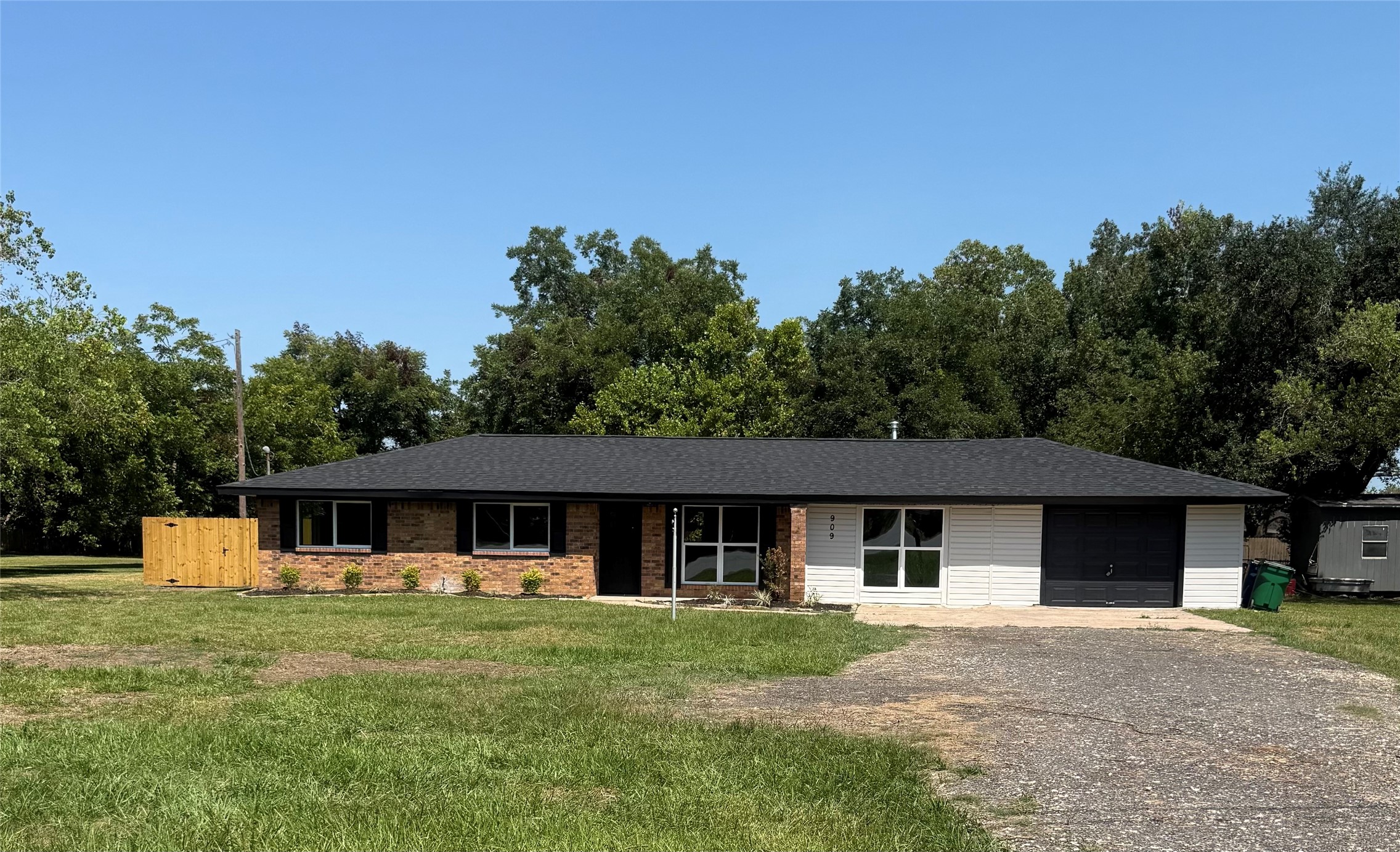 909 S Downing Road Property Photo 1