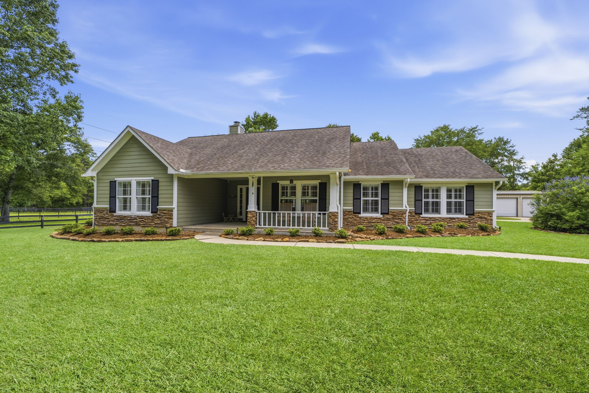16903 Mustang Trail Drive Property Photo 1