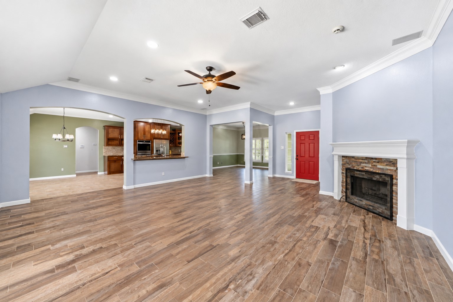 16903 Mustang Trail Drive Property Photo 9