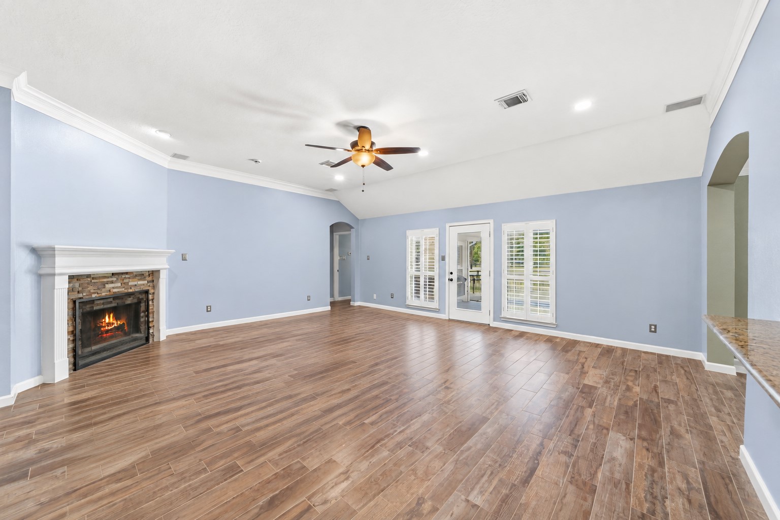 16903 Mustang Trail Drive Property Photo 11