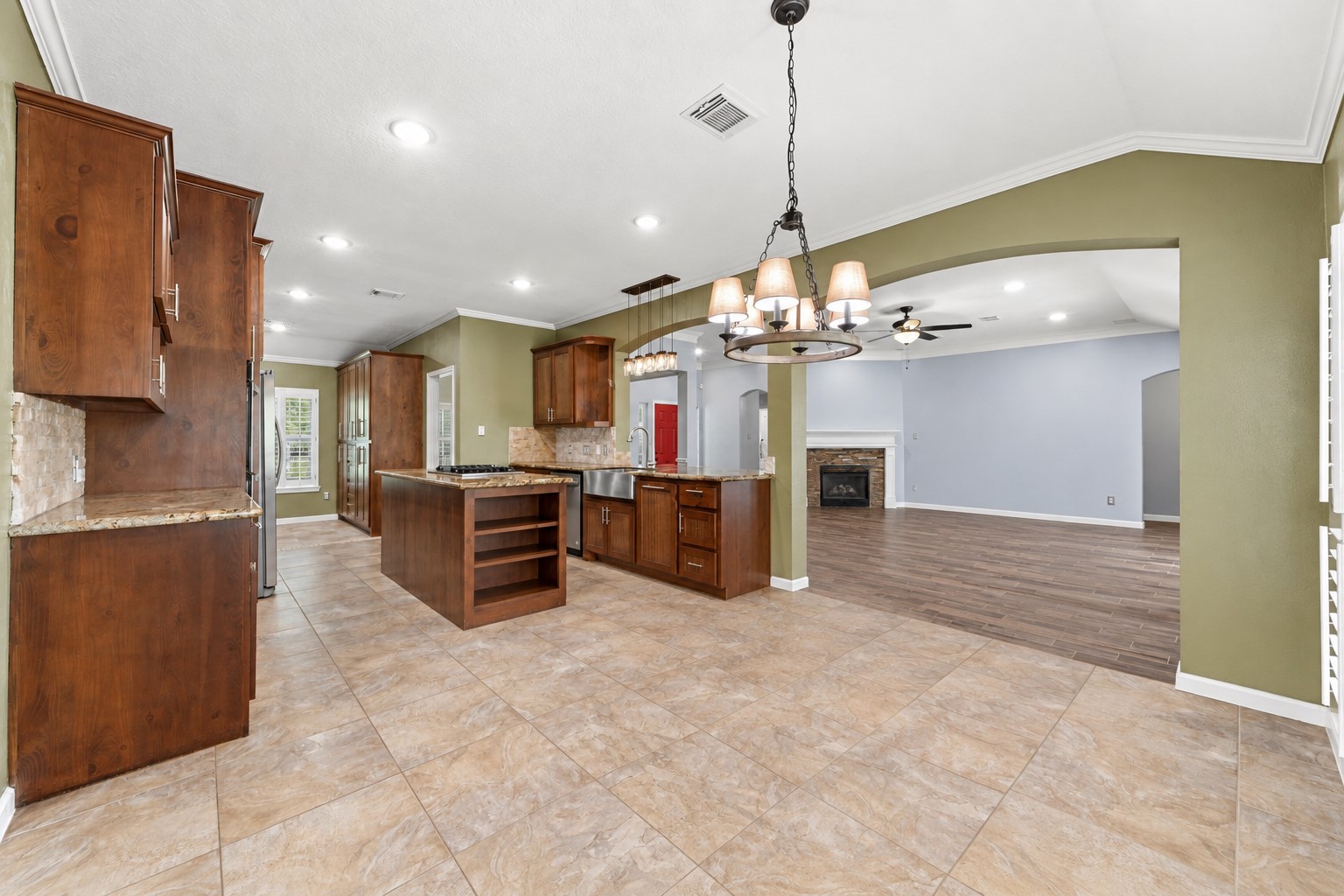 16903 Mustang Trail Drive Property Photo 13