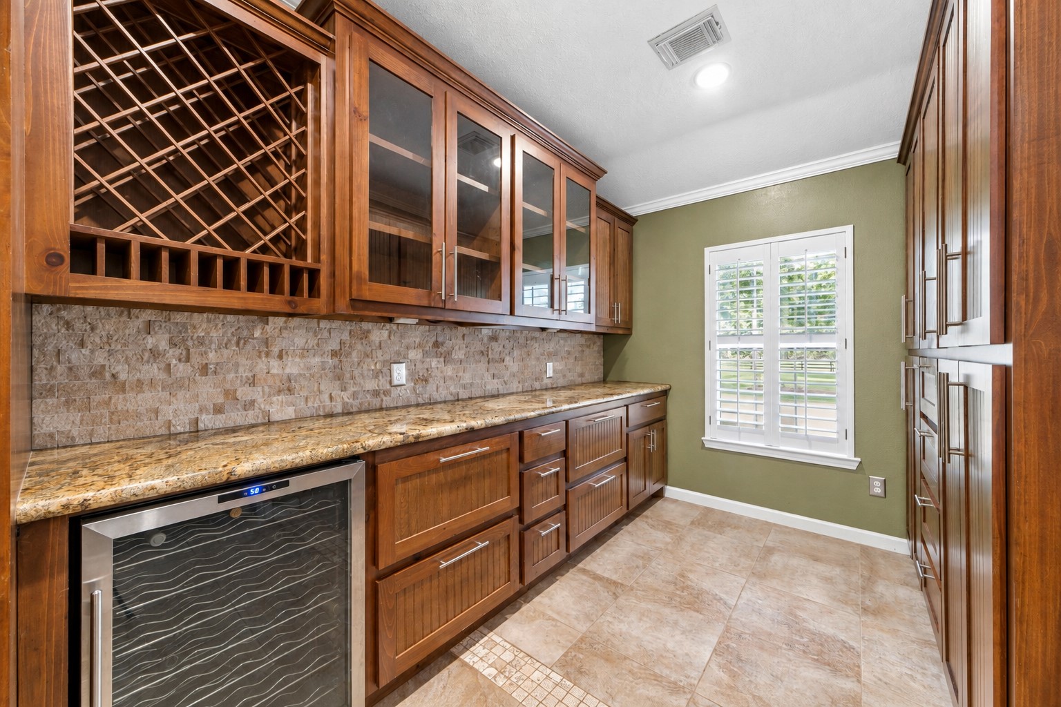16903 Mustang Trail Drive Property Photo 15