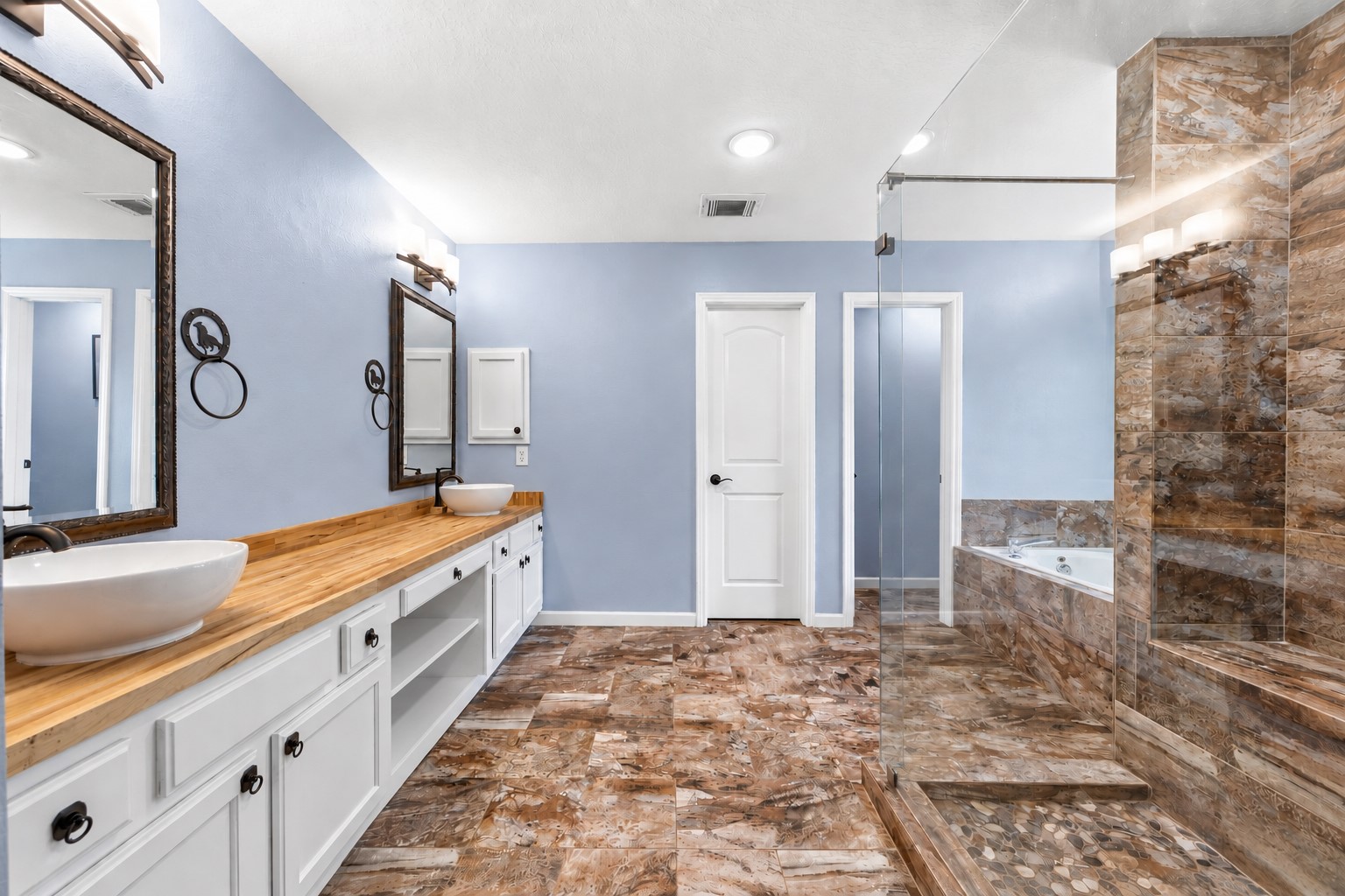 16903 Mustang Trail Drive Property Photo 18
