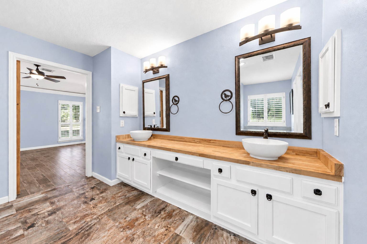 16903 Mustang Trail Drive Property Photo 19