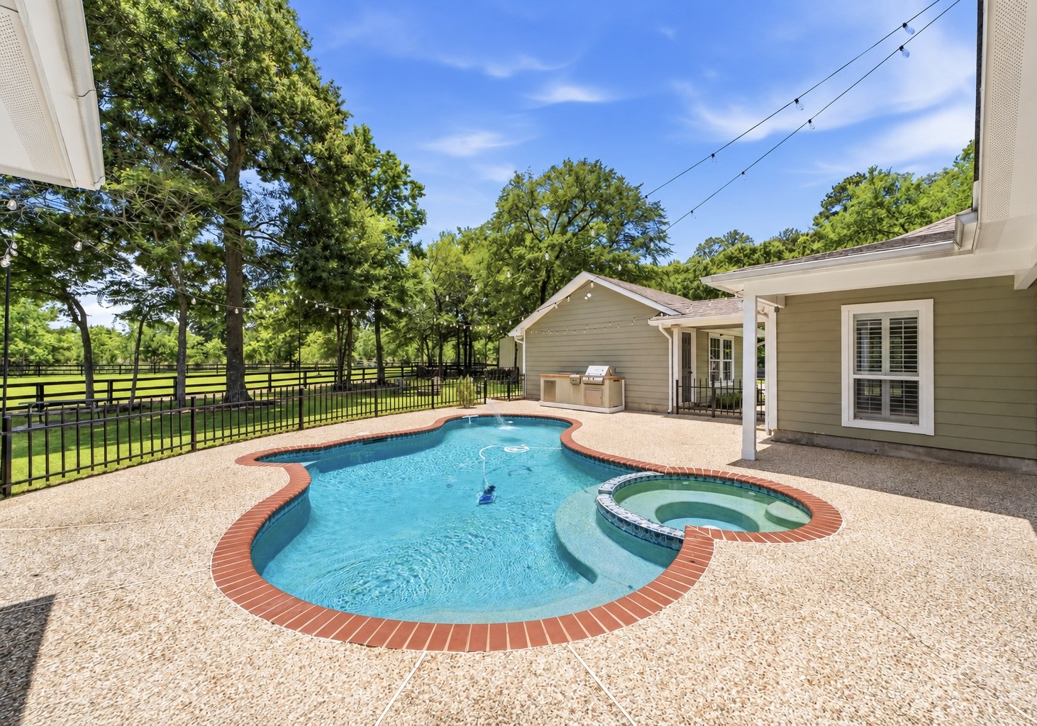 16903 Mustang Trail Drive Property Photo 30