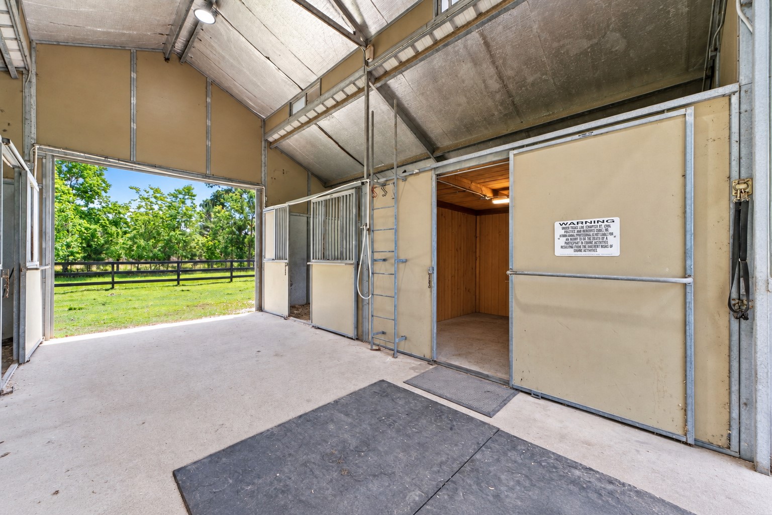 16903 Mustang Trail Drive Property Photo 38