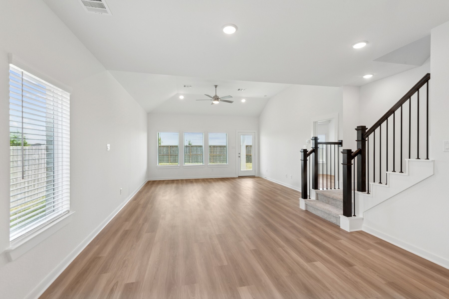 3230 Spanish Oak Lane Property Photo 3