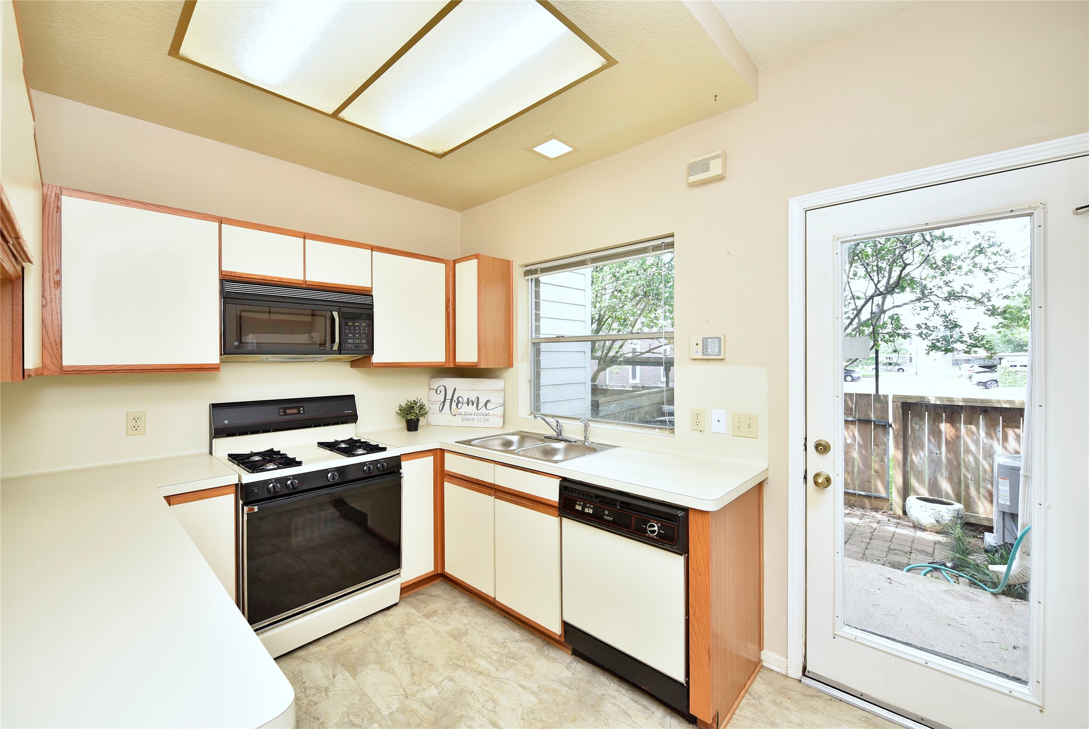 2930 Grants Lake Boulevard 2704 Property Photo 10