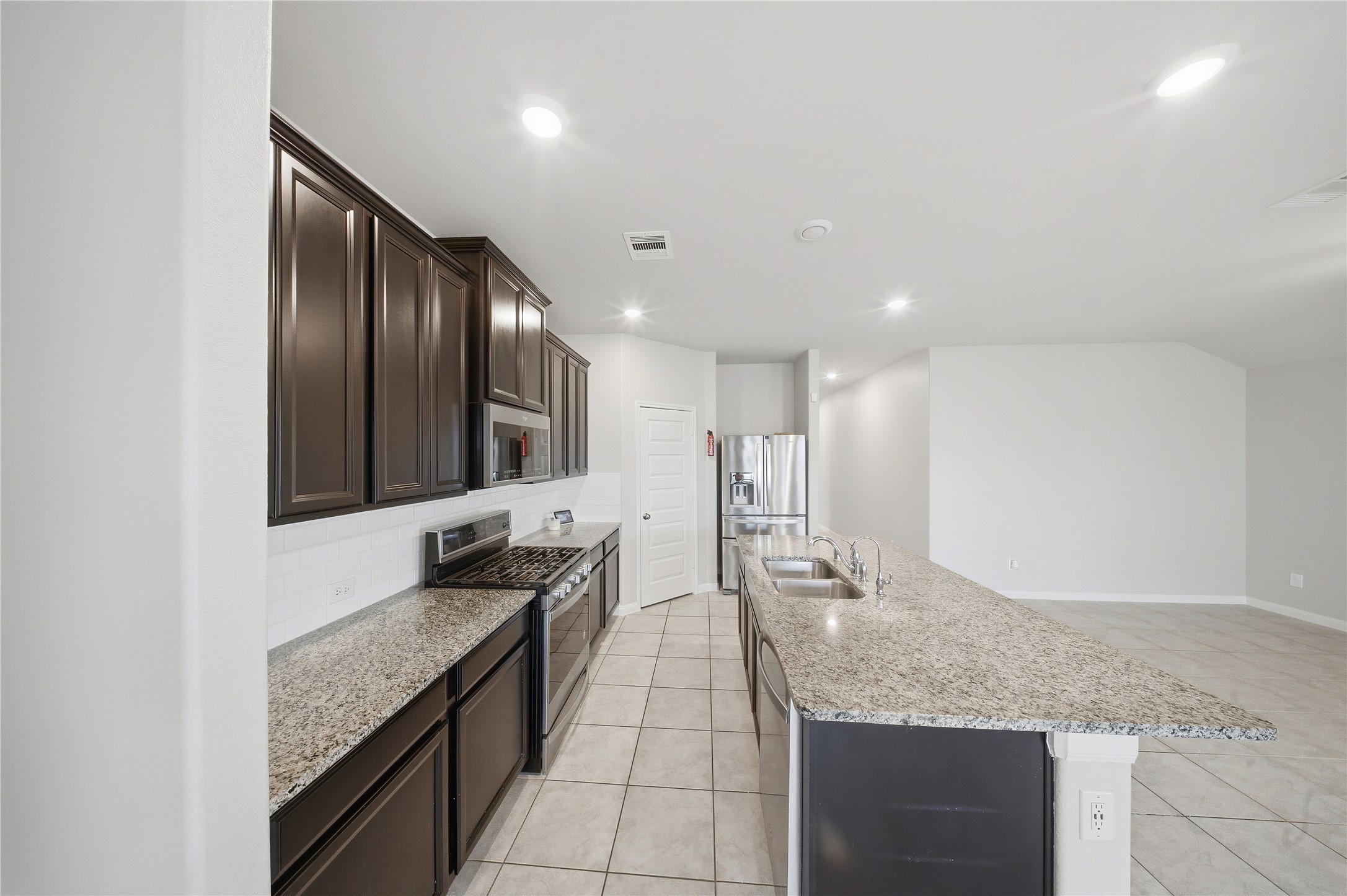 815 Barstow Drive Property Photo 4