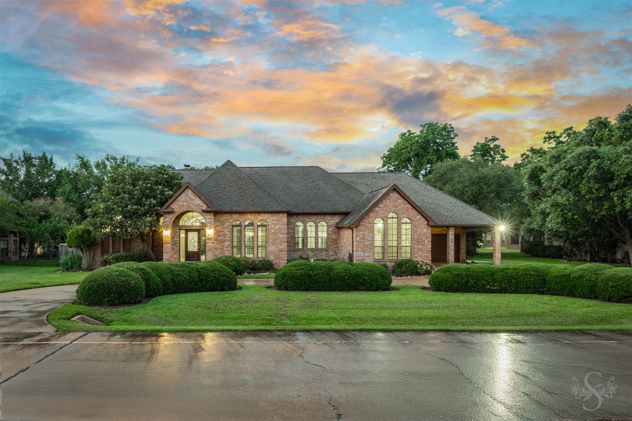 32810 Waltham Crossing Property Photo 1