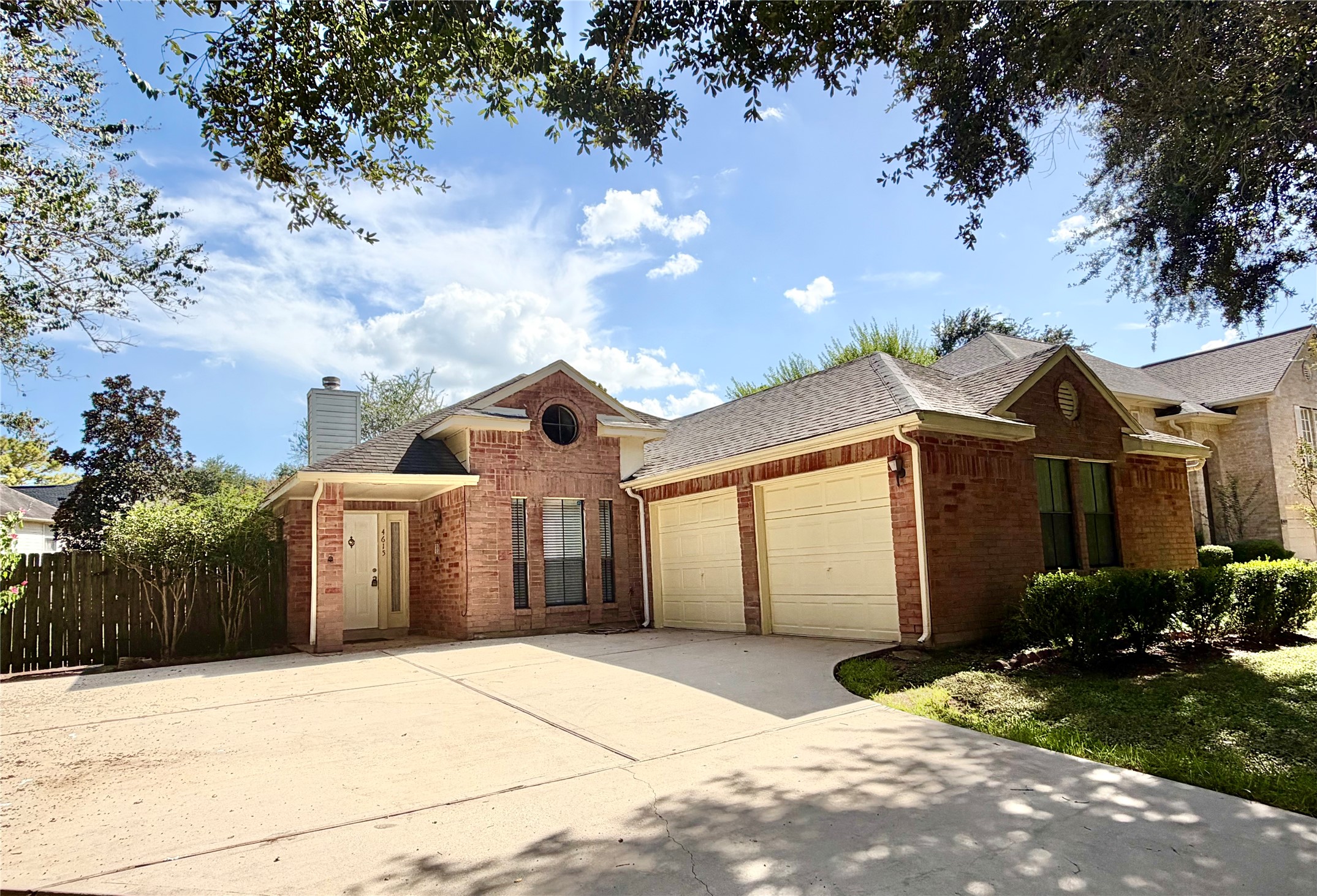 4615 Leicester Way Property Photo 3