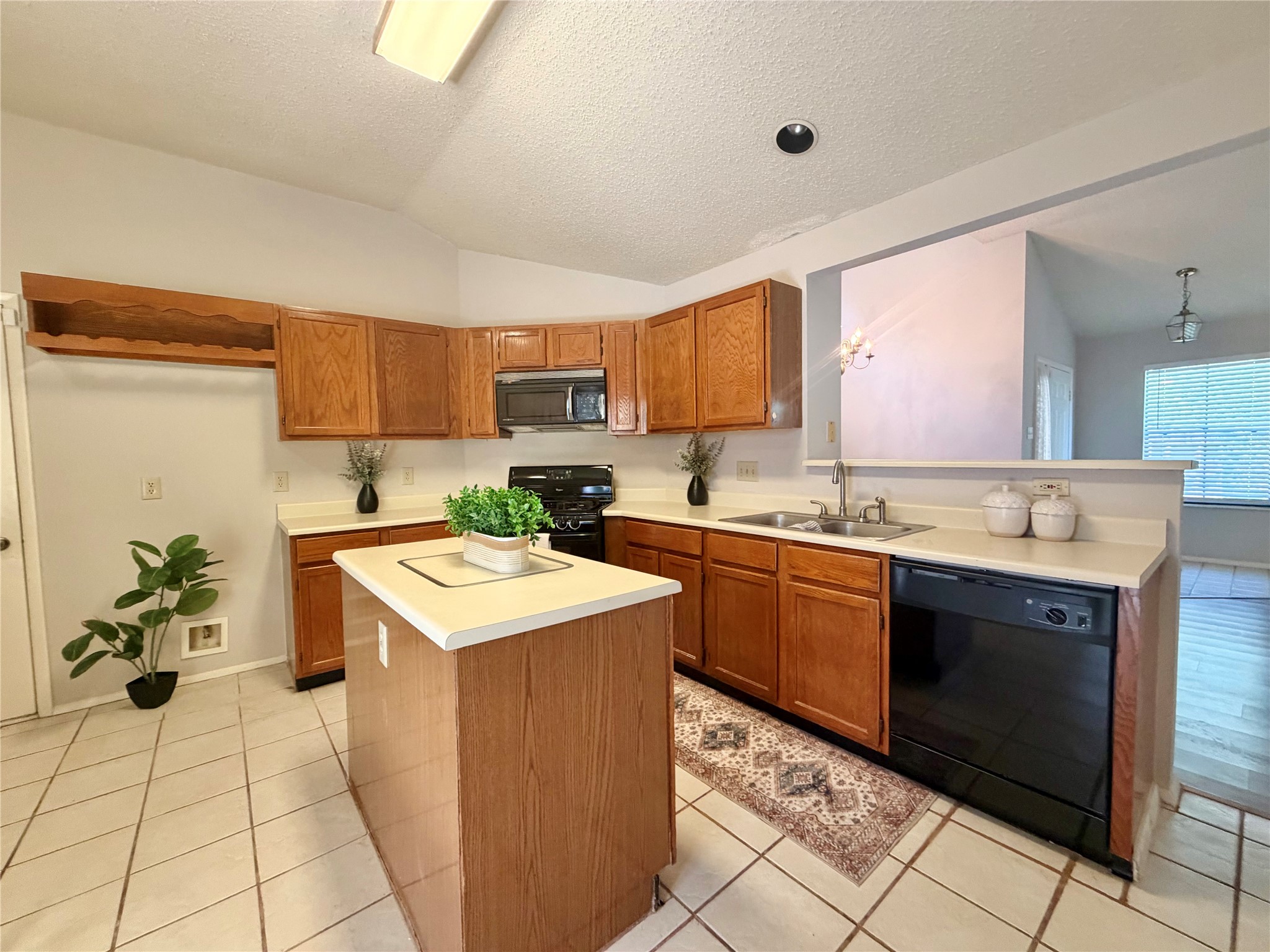 4615 Leicester Way Property Photo 7