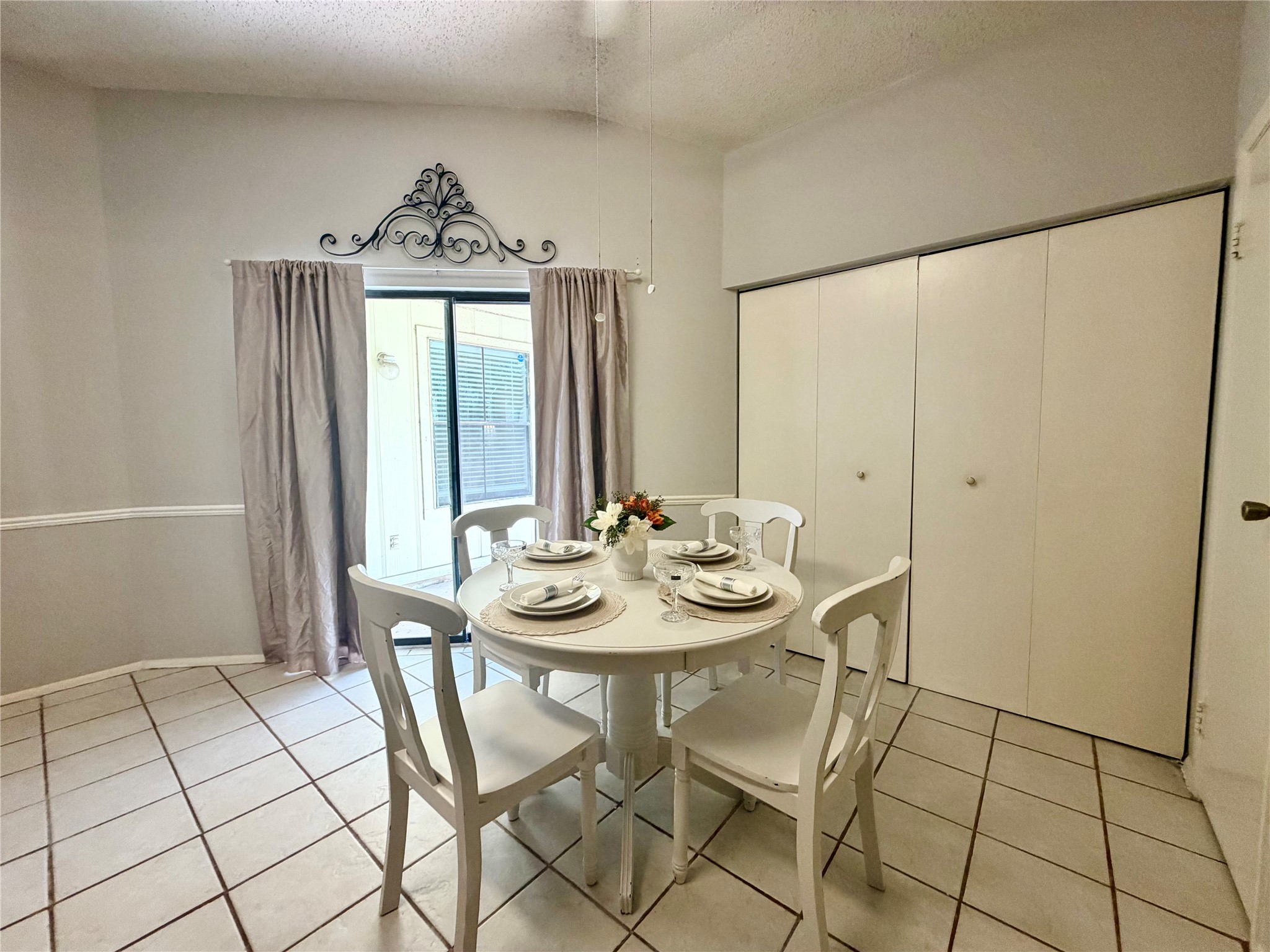 4615 Leicester Way Property Photo 10