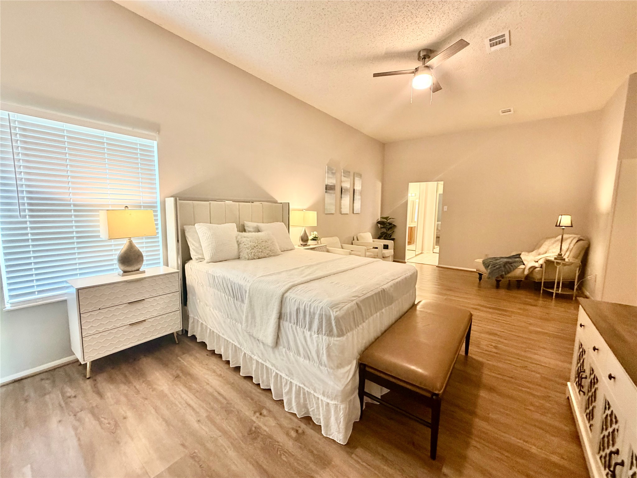 4615 Leicester Way Property Photo 13