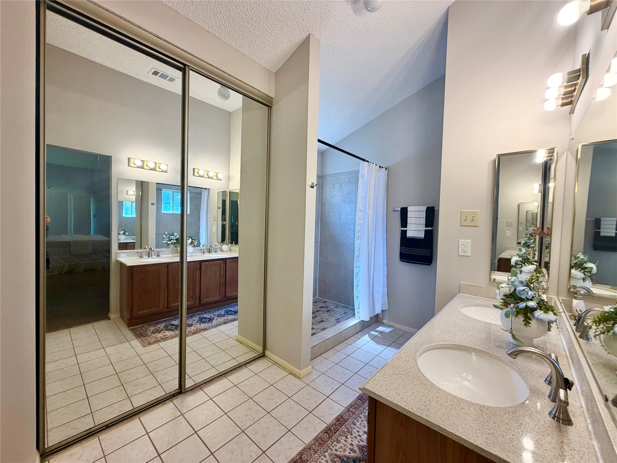 4615 Leicester Way Property Photo 16