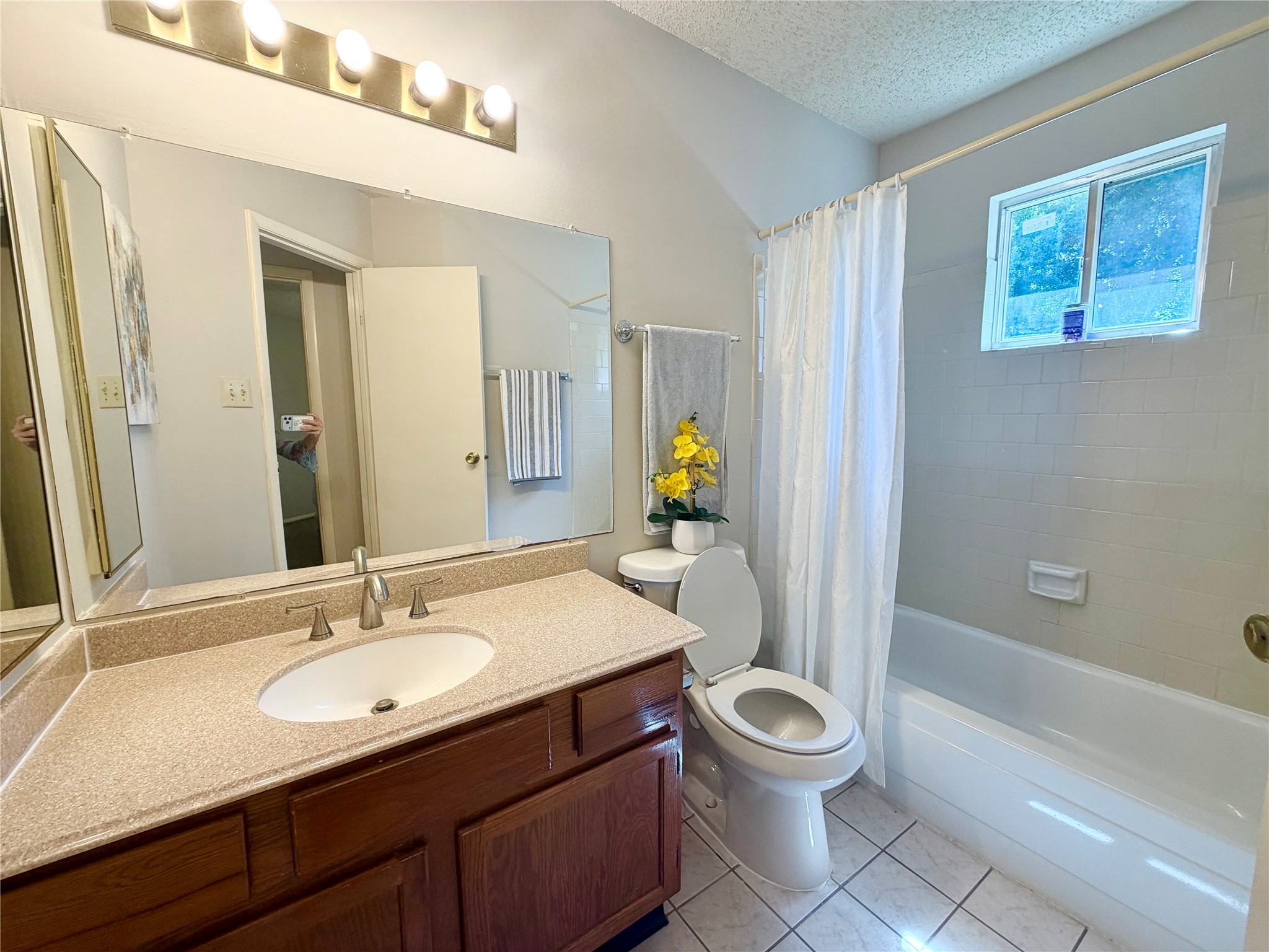 4615 Leicester Way Property Photo 20