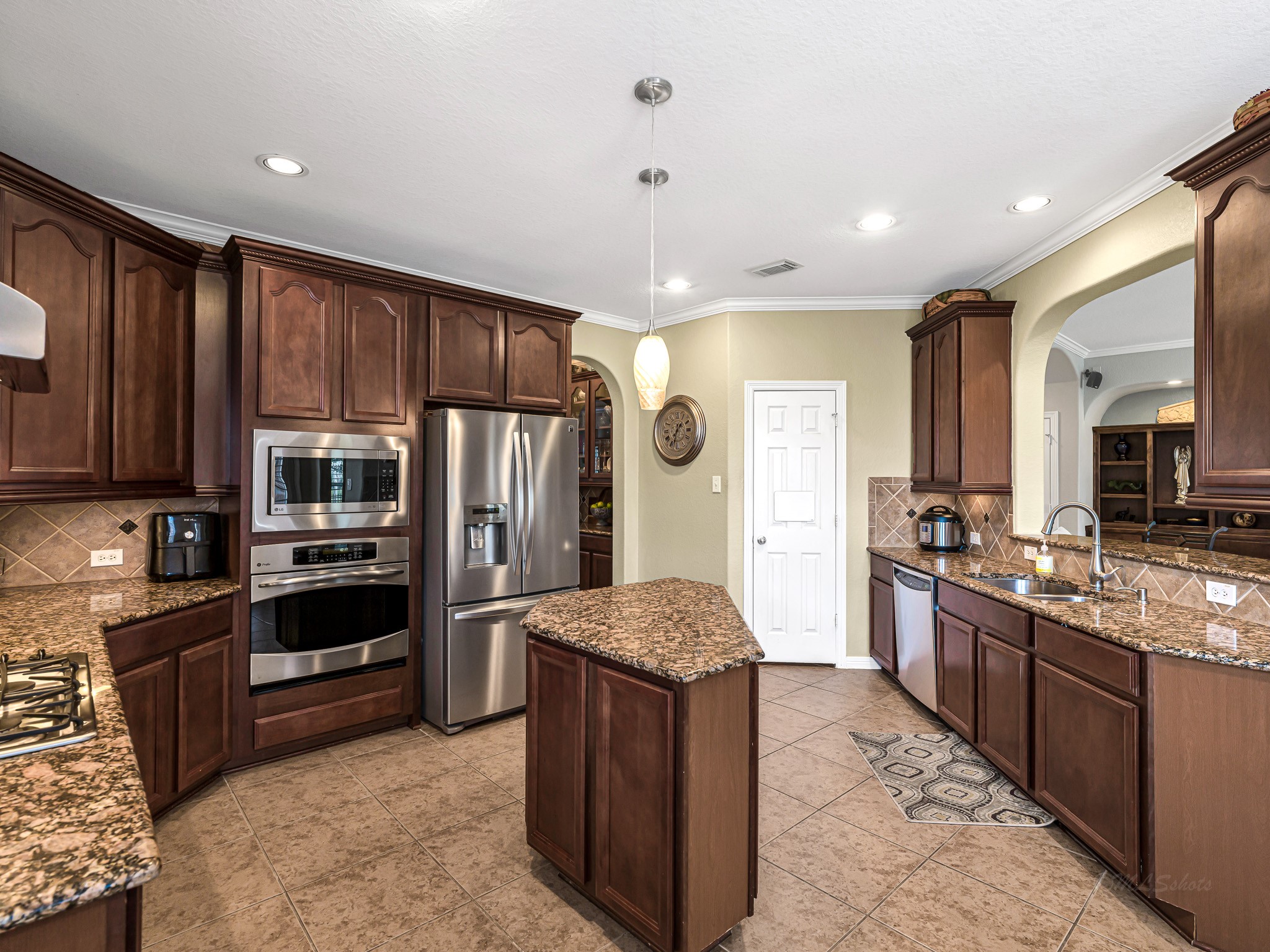8310 Crescent Knolls Drive Property Photo 14