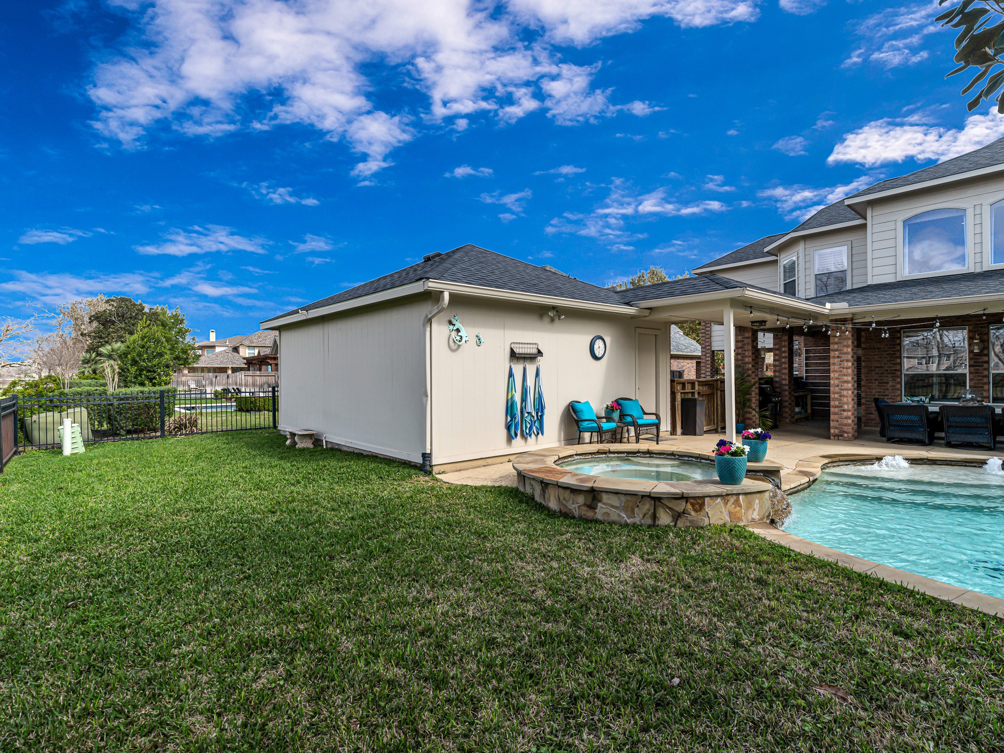 8310 Crescent Knolls Drive Property Photo 44