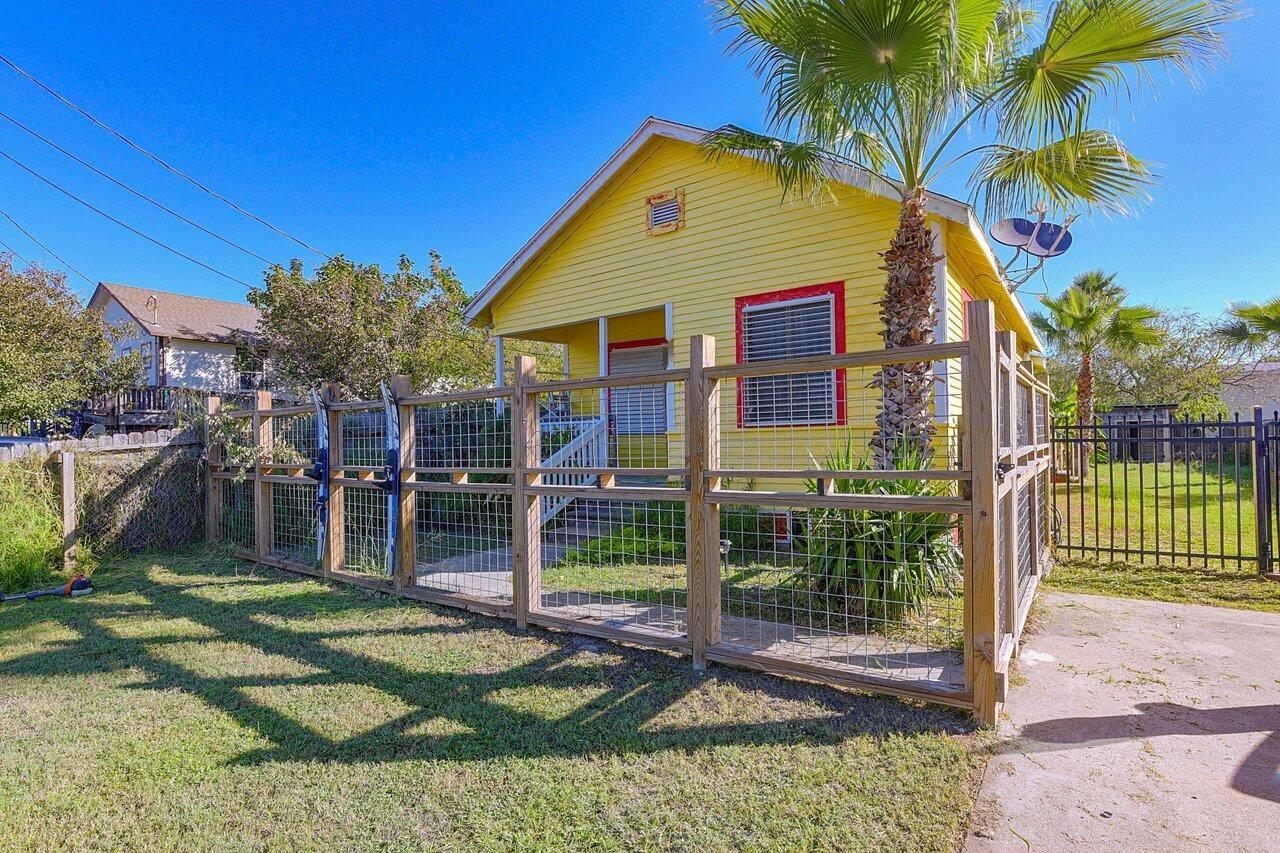 2825 N Sonny Lane, Galveston TX 77554 Property Photo 1