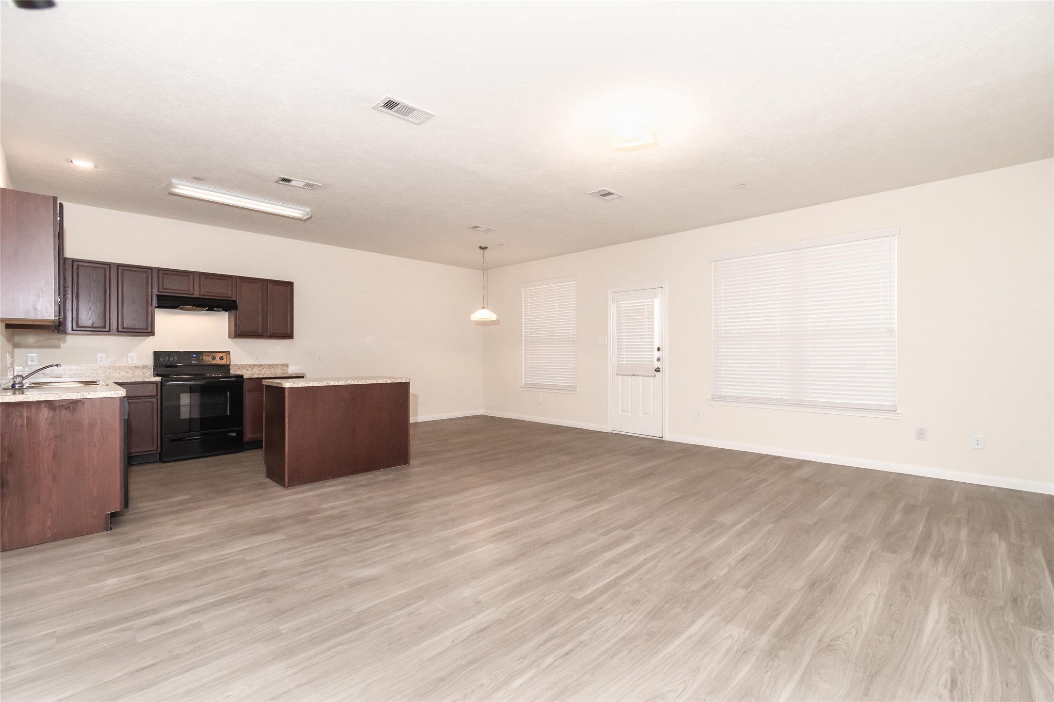 3927 Lexington Grove Court Property Photo 3