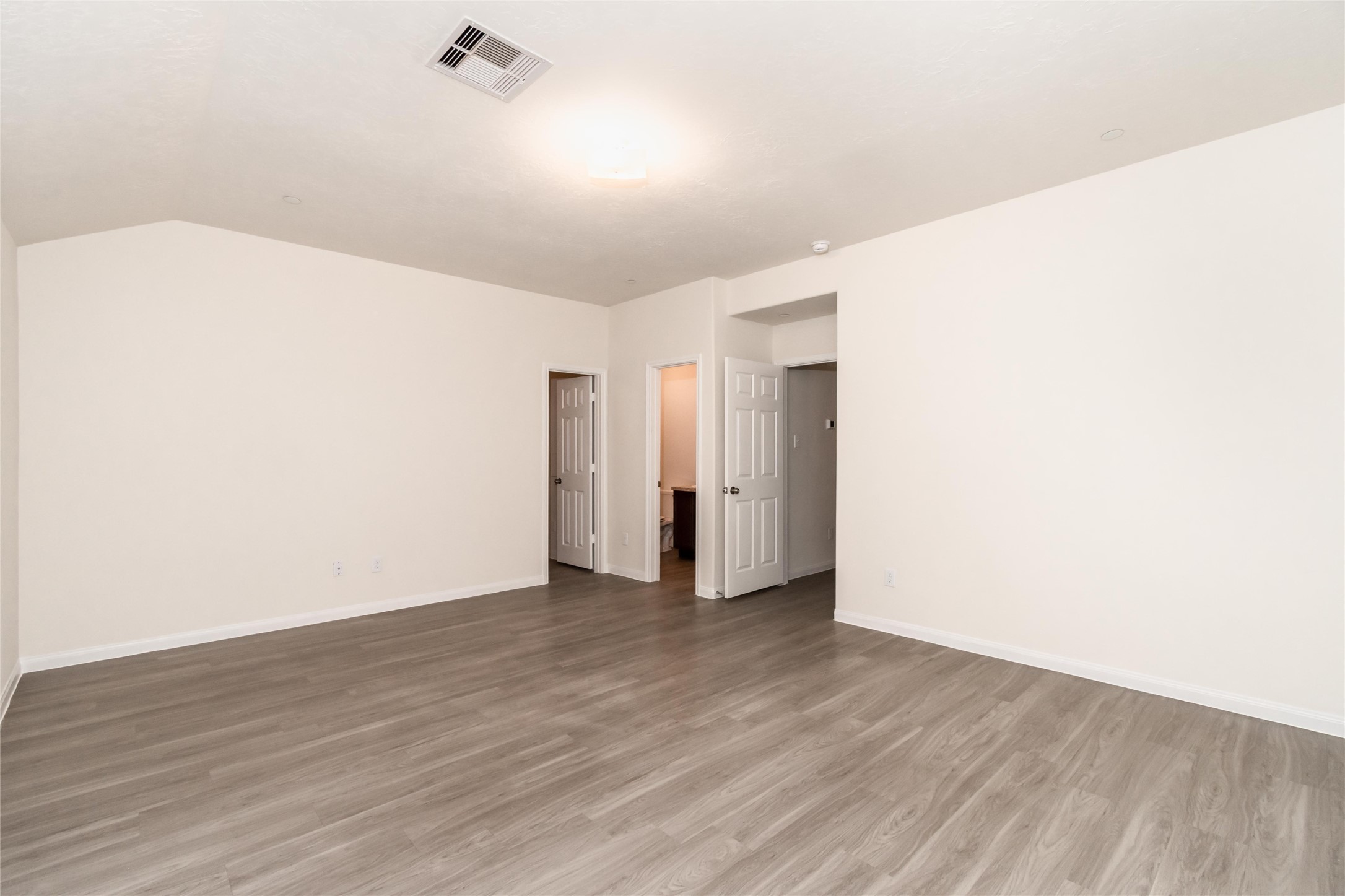 3927 Lexington Grove Court Property Photo 5