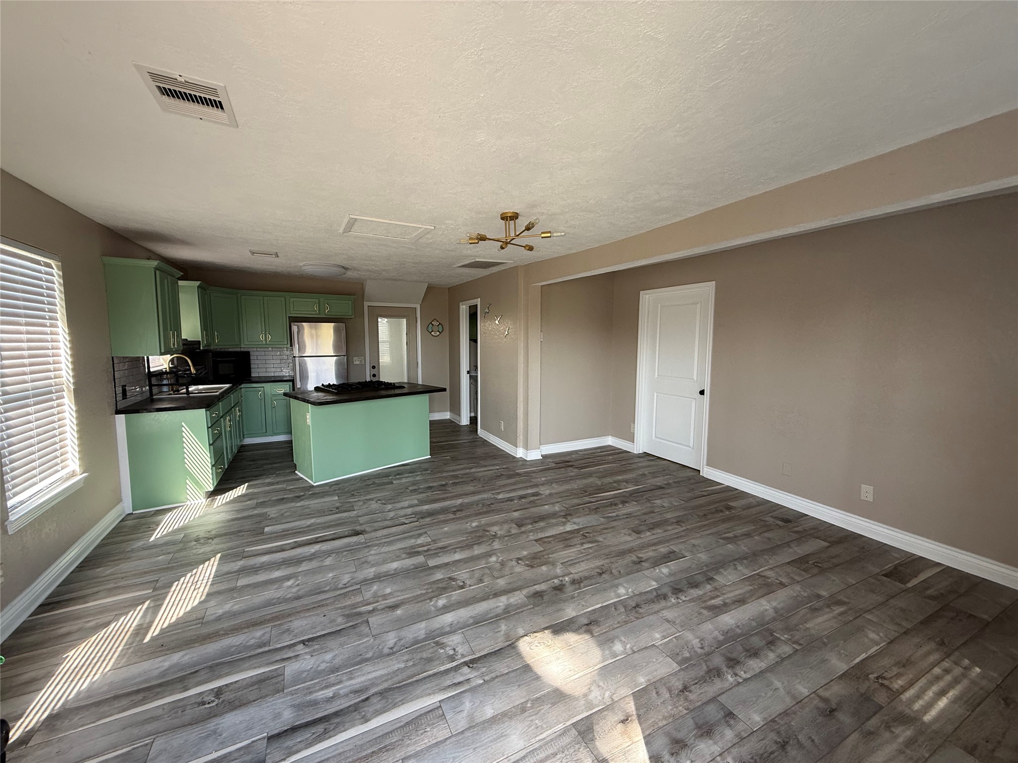 642 5th Street Property Photo 4