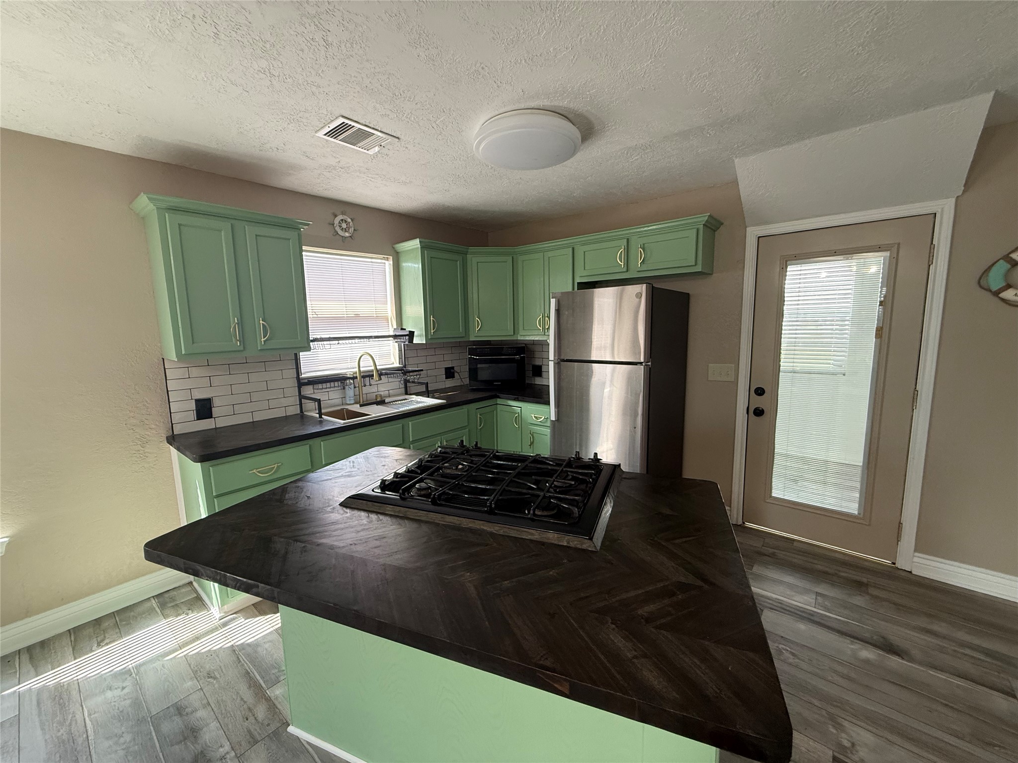 642 5th Street Property Photo 5