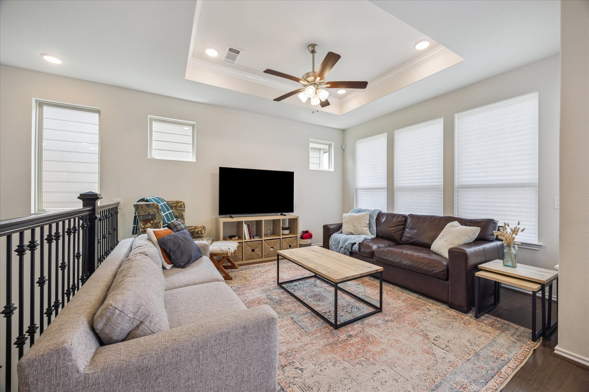 1817 Agoura Hills Dr Property Photo 3