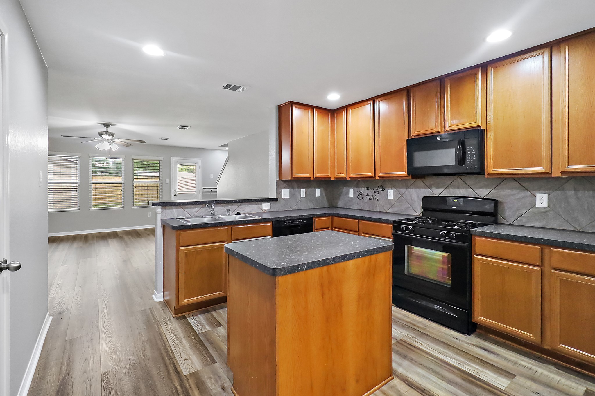 15607 Sheldon Ridge Way Property Photo 8