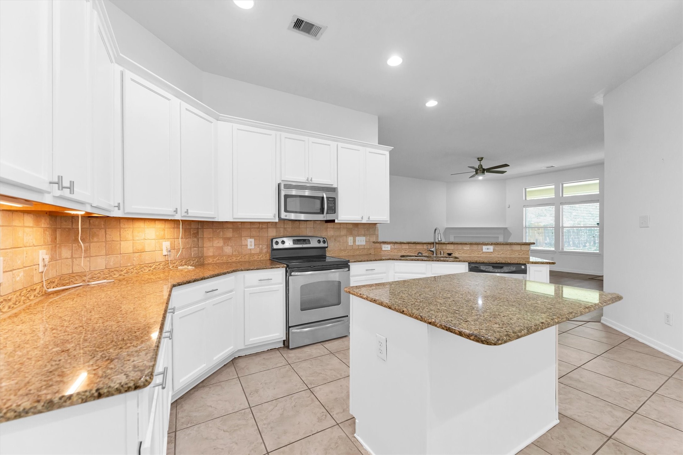 14823 Yellow Begonia Drive Property Photo 4