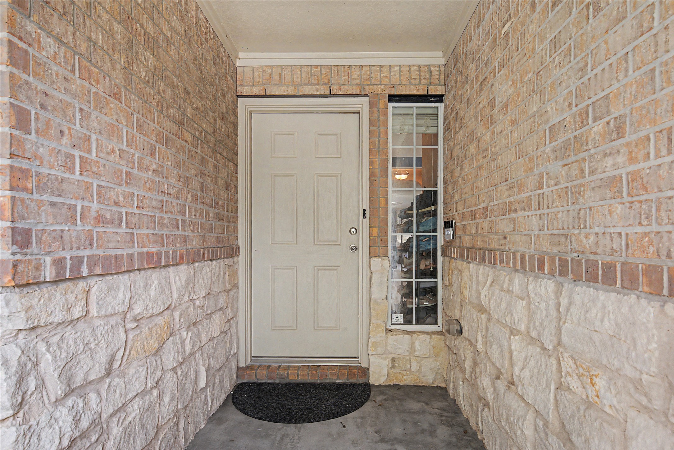 2725 Palermo Court Property Photo 4