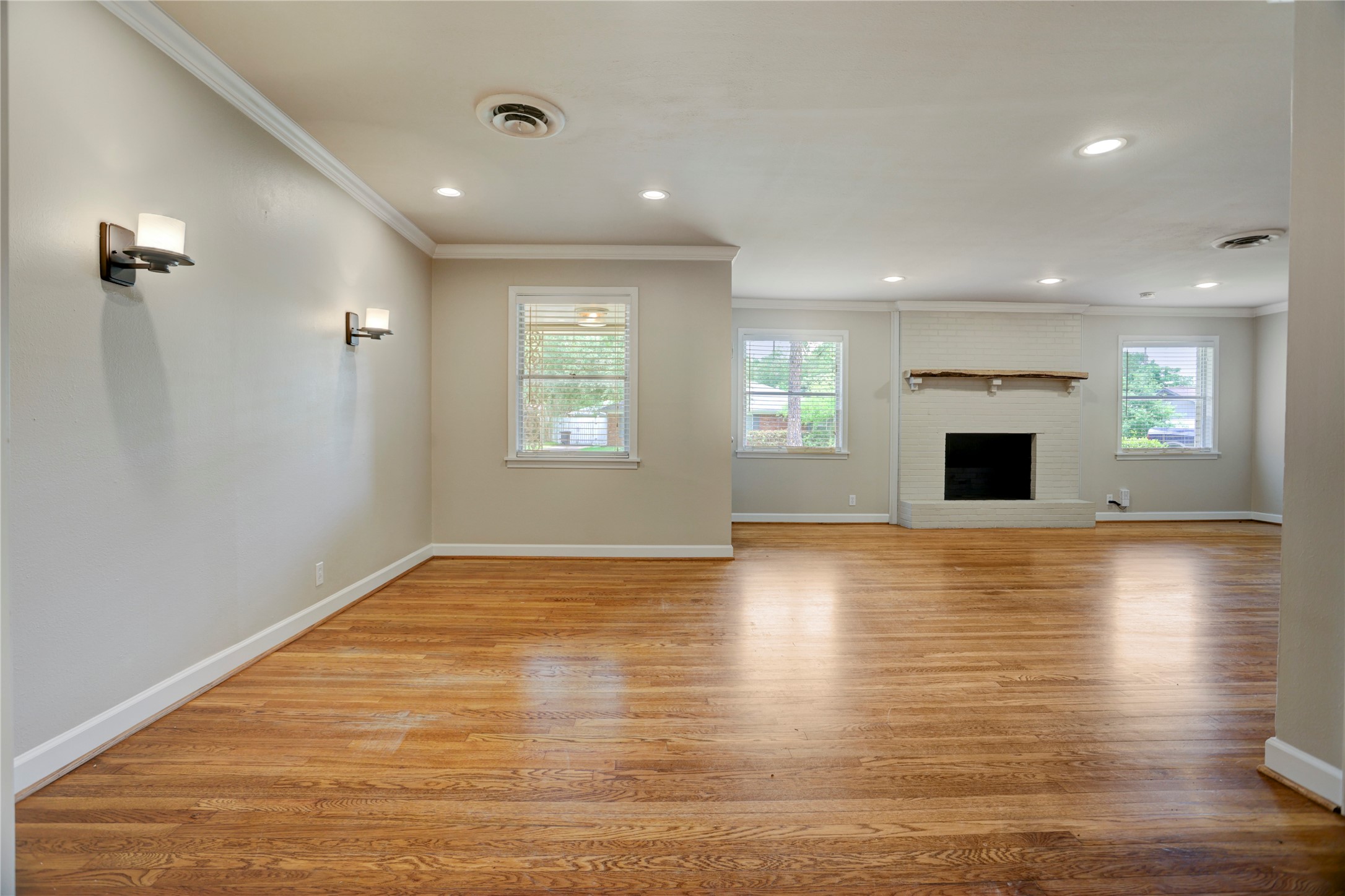 9829 Larston Street Property Photo 7