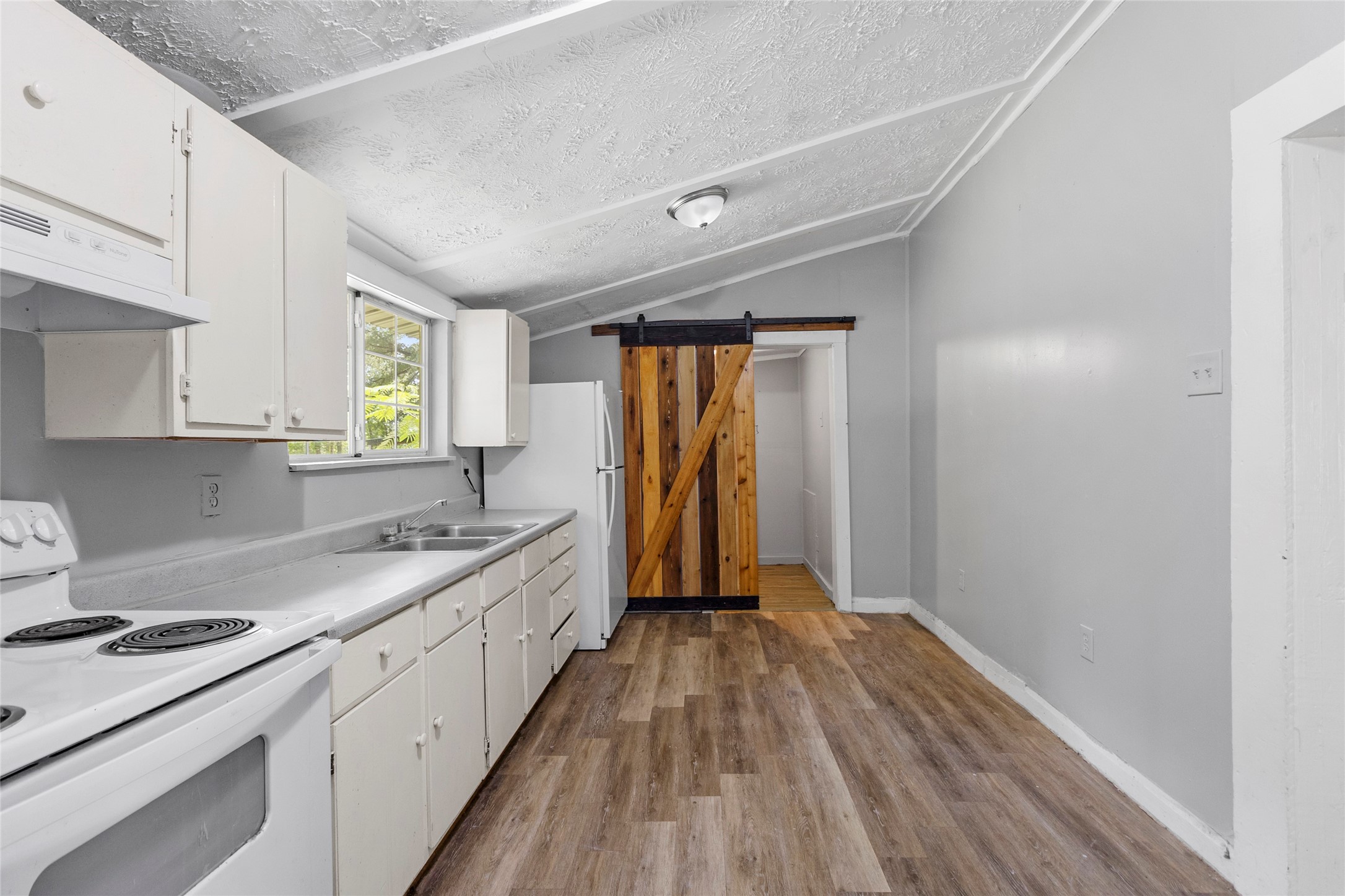 8 Jackson Road Property Photo 6