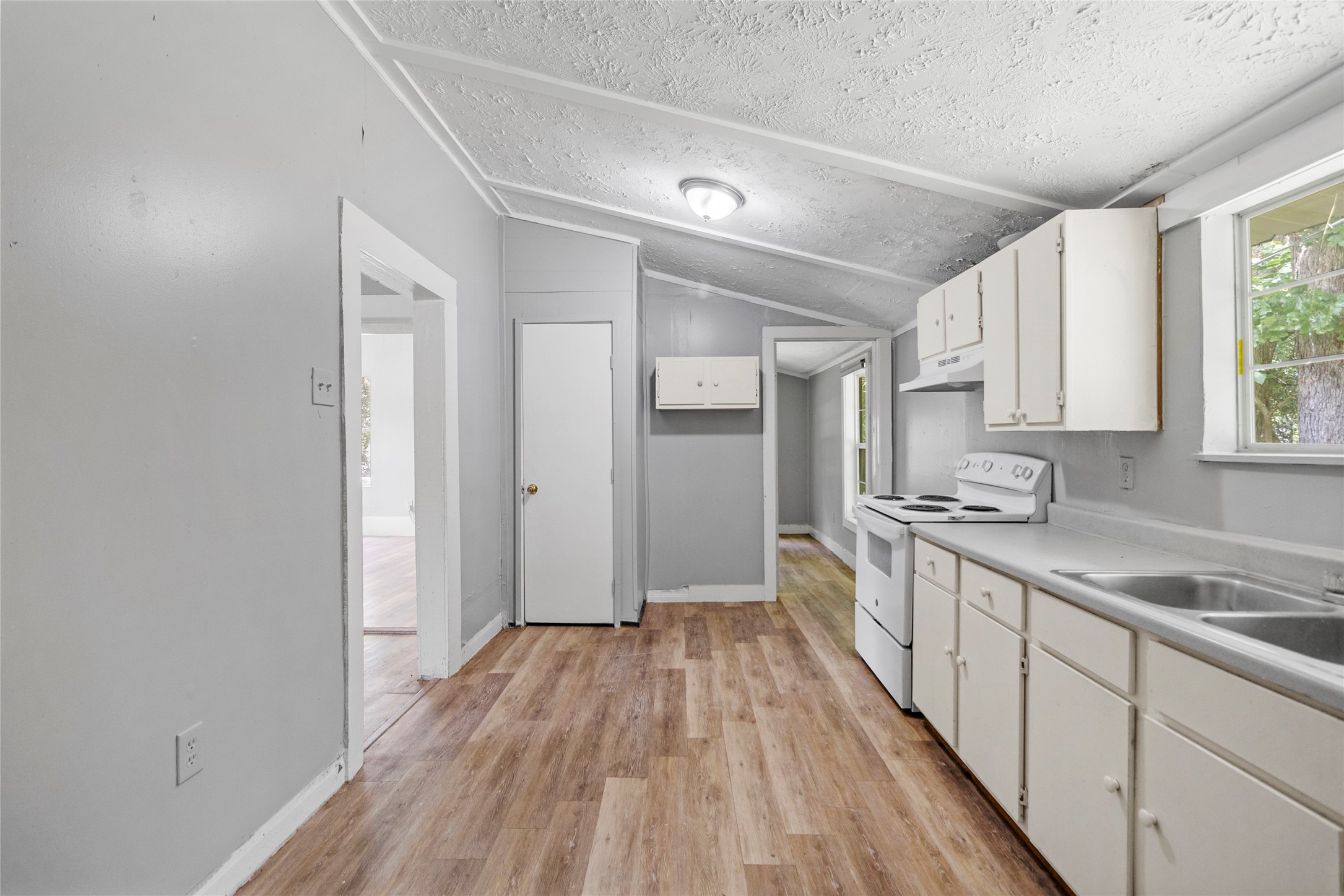 8 Jackson Road Property Photo 7