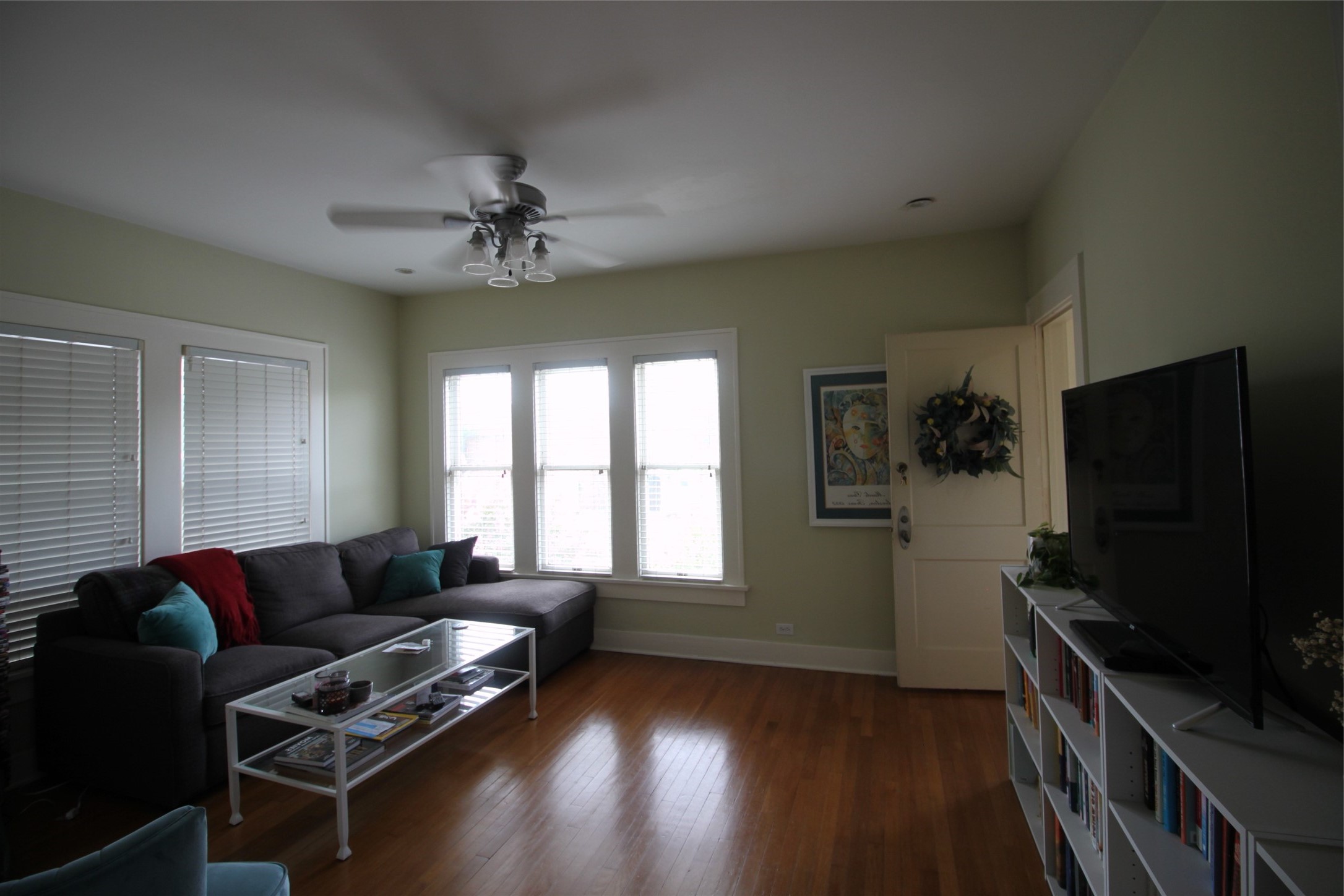 1223 W Gray Street Property Photo 2