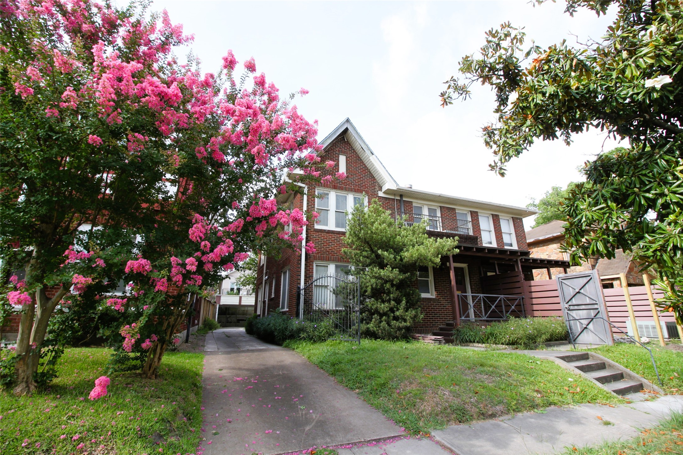1223 W Gray Street Property Photo 6