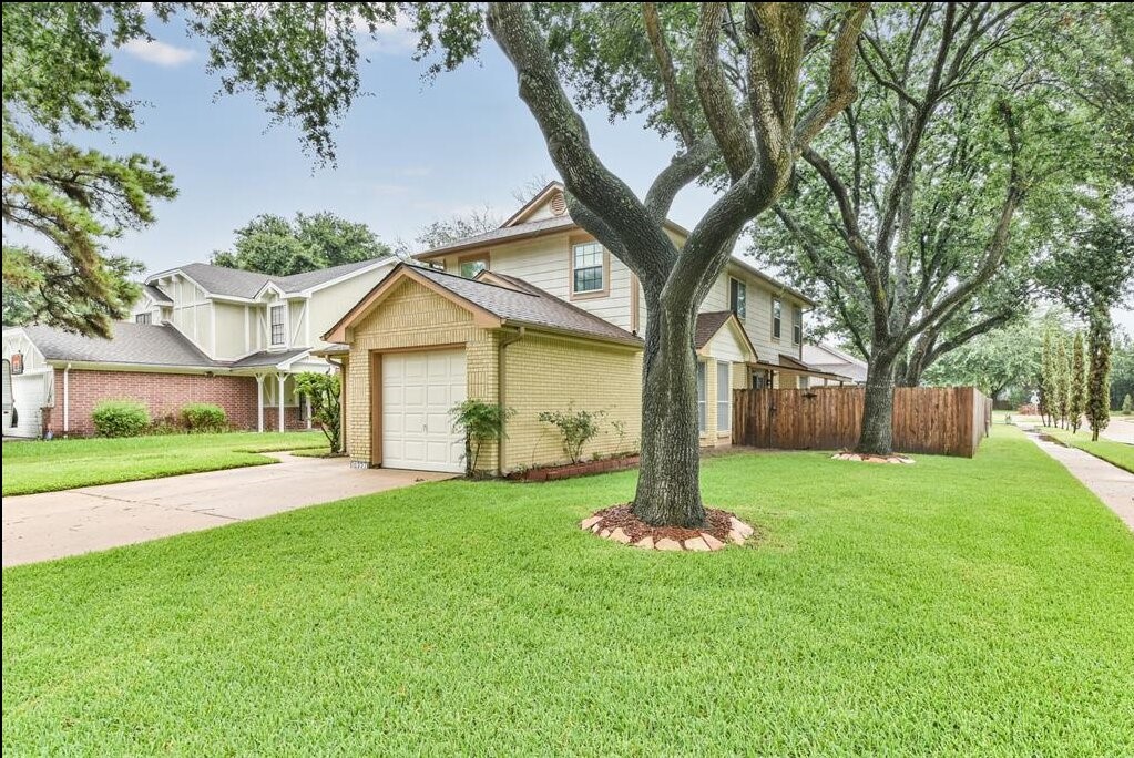 10327 Brickyard Court Property Photo 2