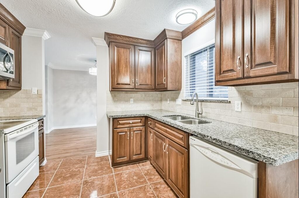 10327 Brickyard Court Property Photo 9