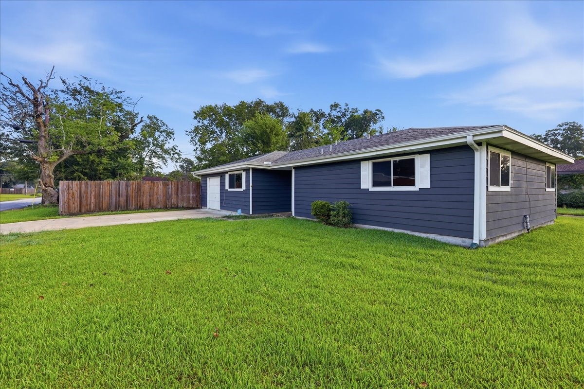 3890 Bristol Drive Property Photo 3